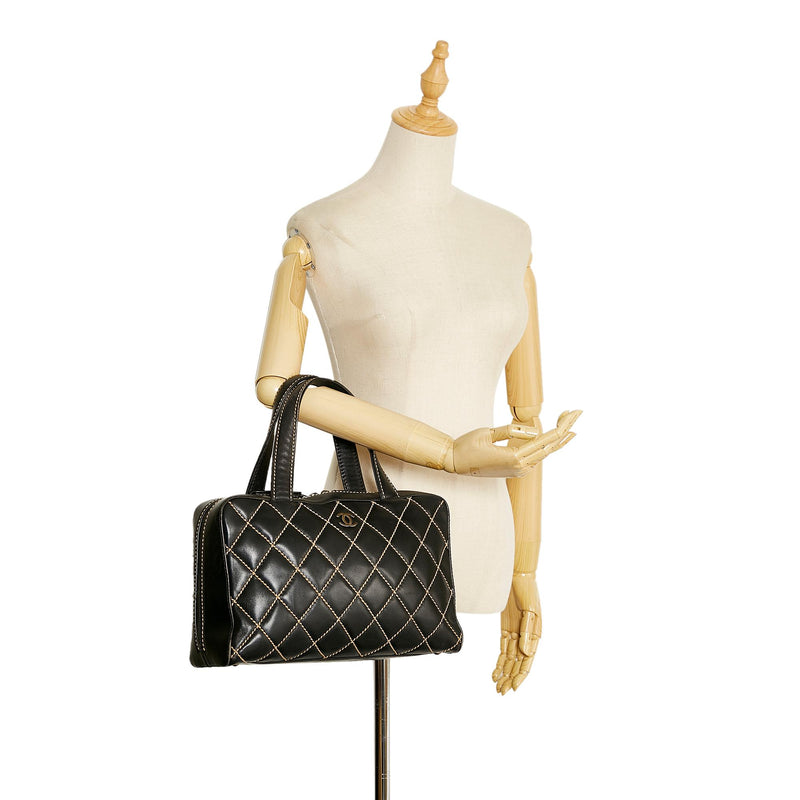 Chanel CC Wild Stitch Handbag (SHG-Dj8rWv)