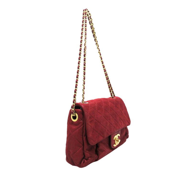 Chanel Chic Quilt Lambskin Leather Shoulder Bag (SHG-34319) – LuxeDH