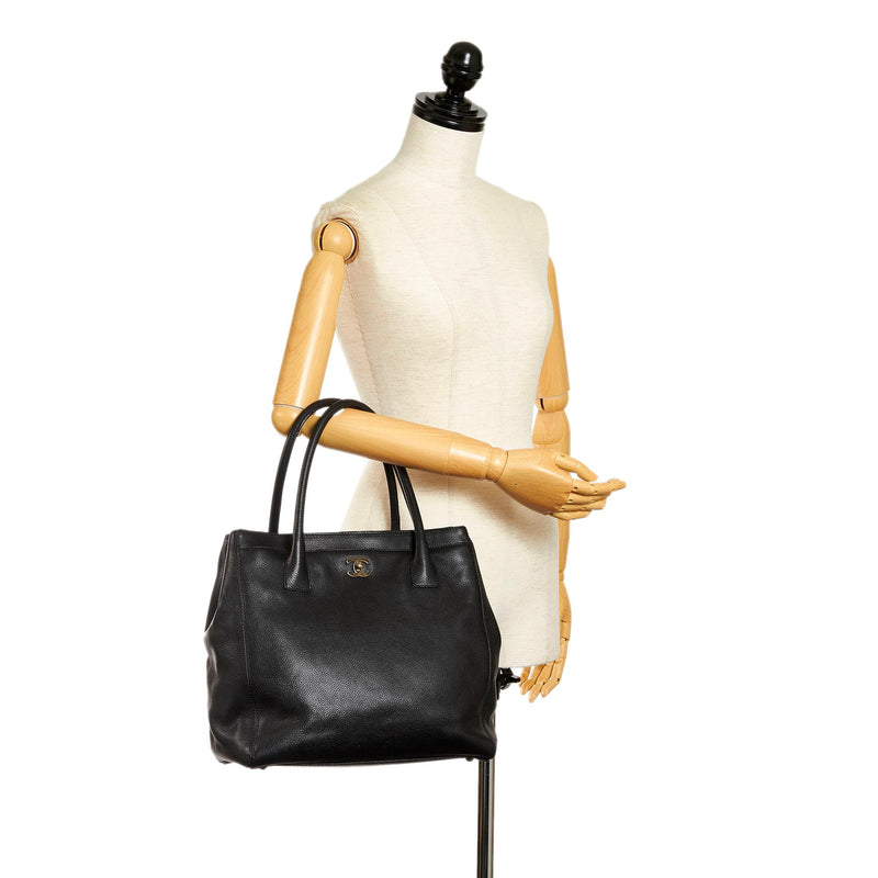 Chanel Executive Cerf Leather Handbag (SHG-33477)