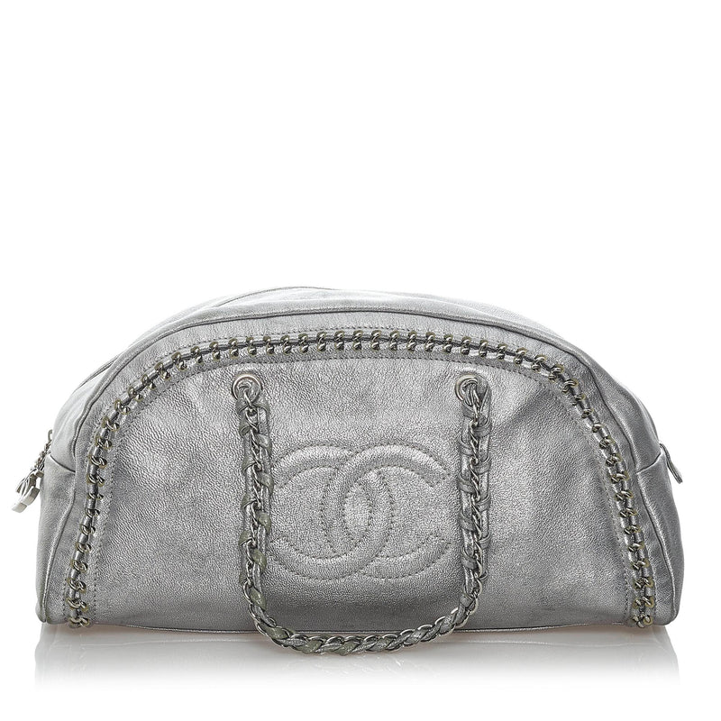 Chanel Luxe Ligne Leather Handbag (SHG-32626) – LuxeDH