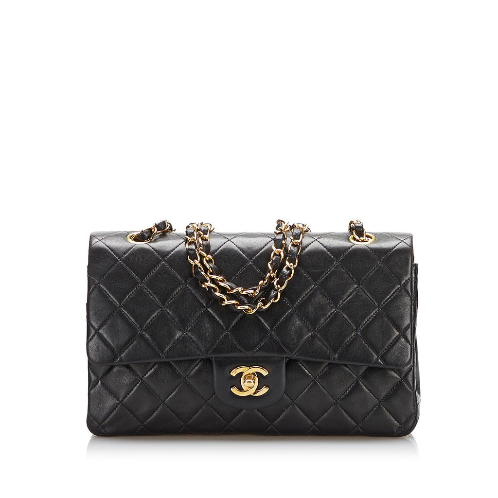 Chanel Timeless 23cm double flap Shoulder bag in White quilted lambskin,  GHW at 1stDibs