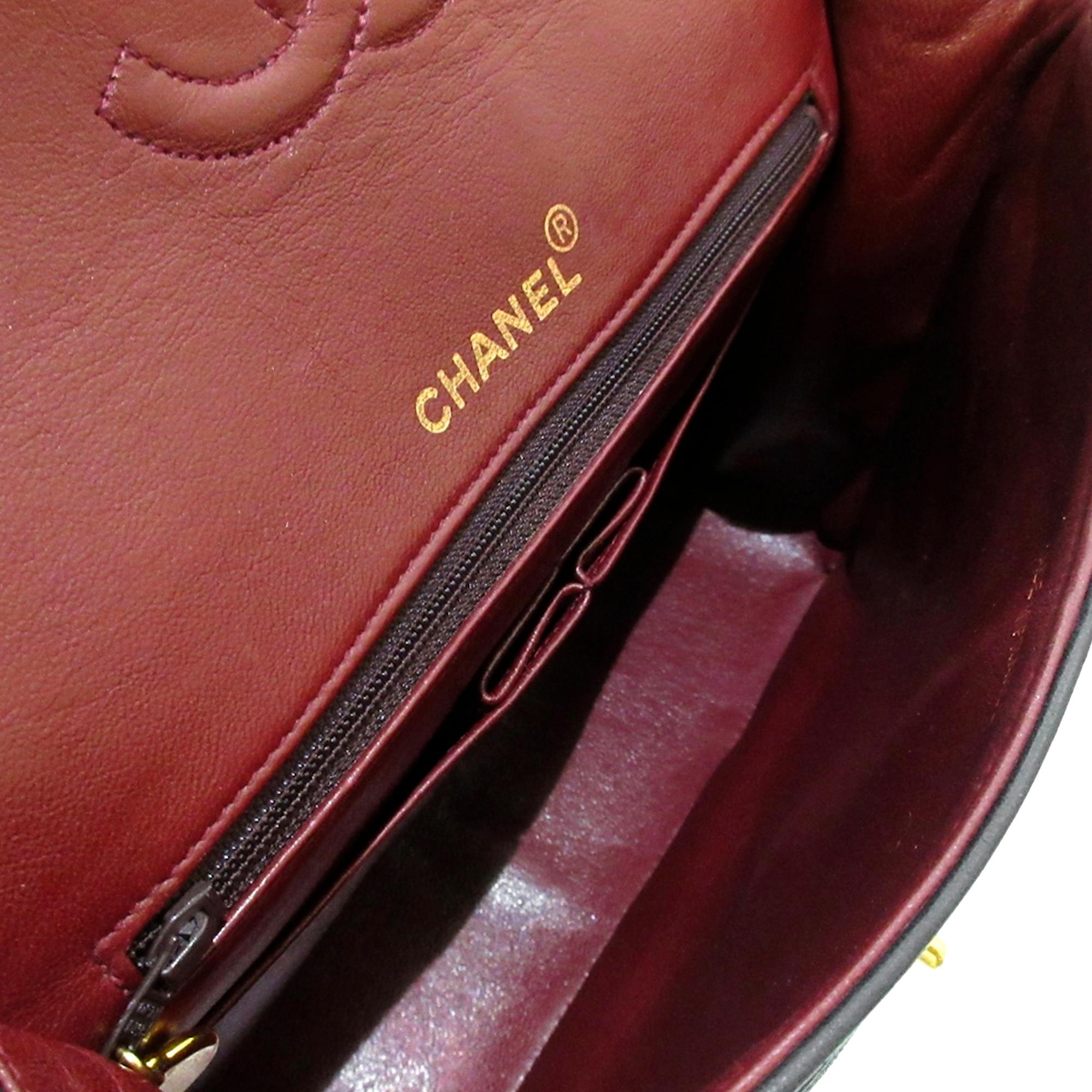 Chanel Medium Classic Lambskin Double Flap (SHG-fCGRdT)