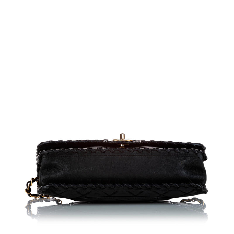 Chanel Medium Classic Lambskin Flap (SHG-36395)