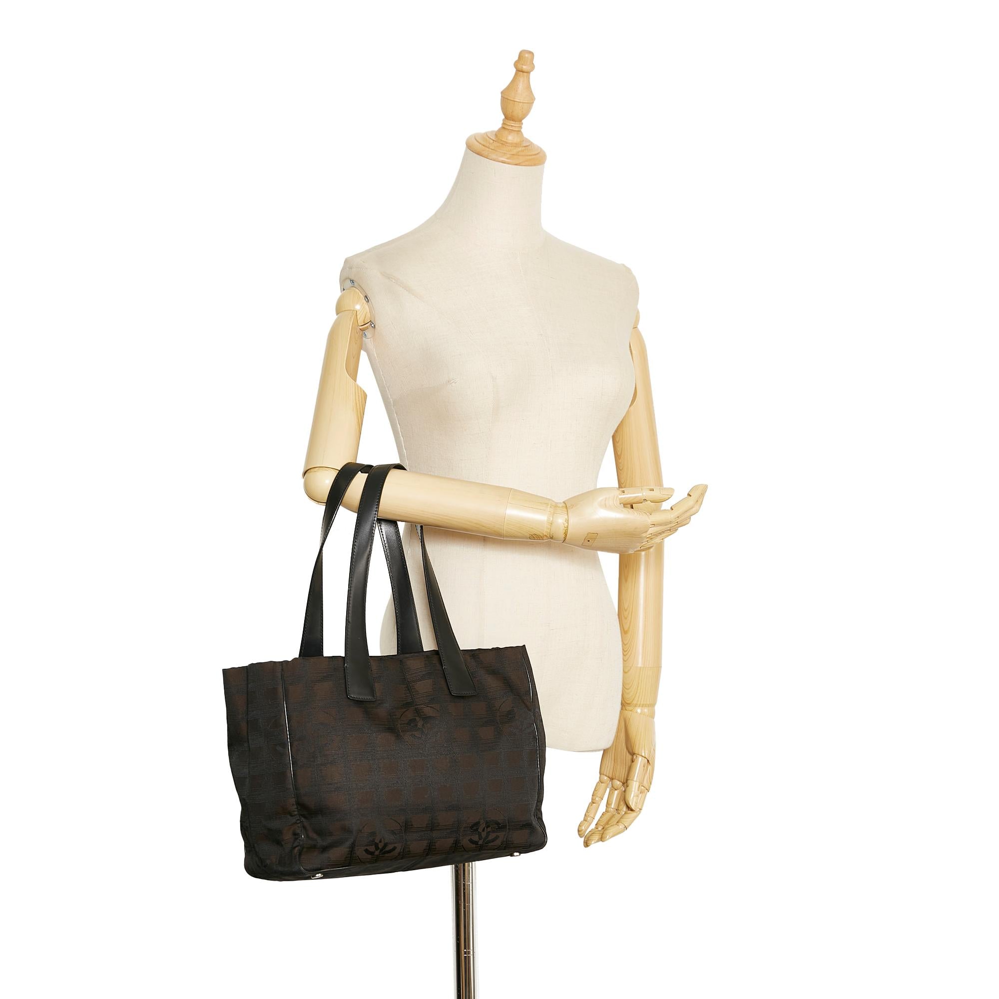 Chanel New Travel Line Handbag (SHG-cYPGJh)