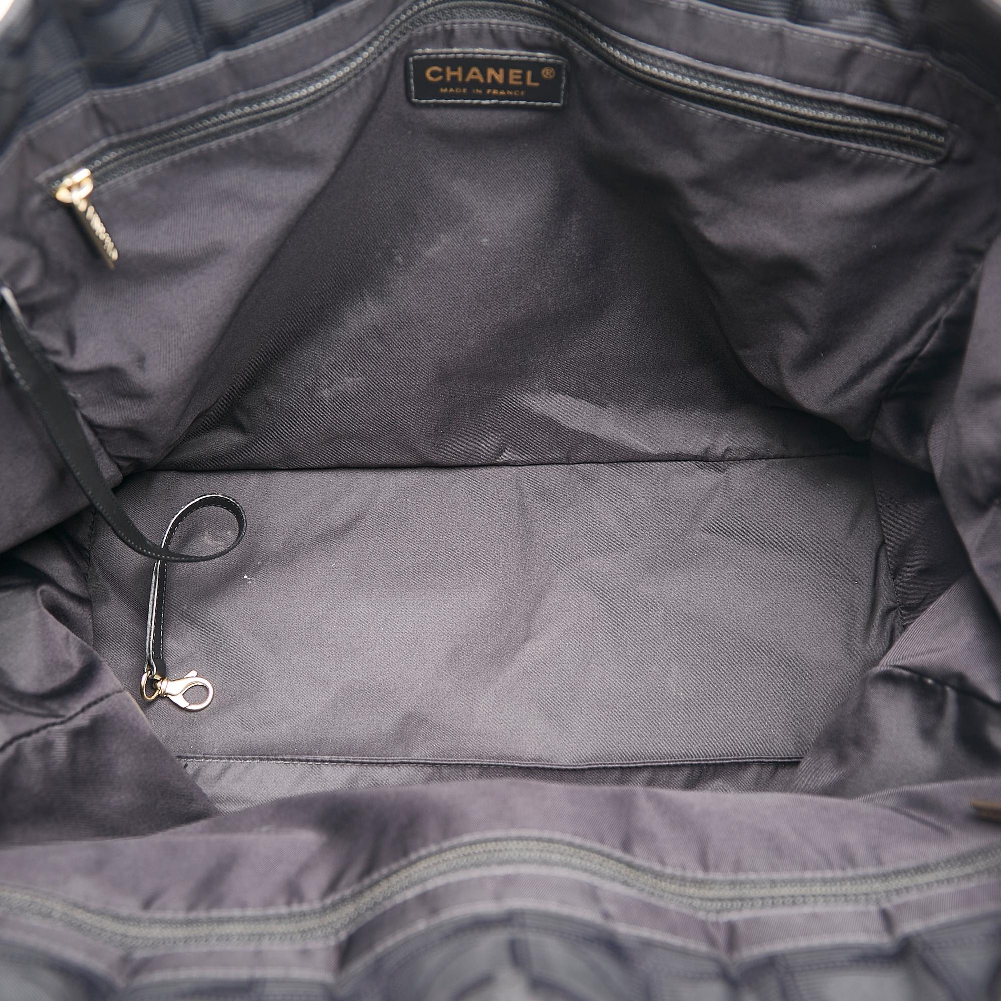 Chanel New Travel Line Tote (SHG-Amy2qJ)