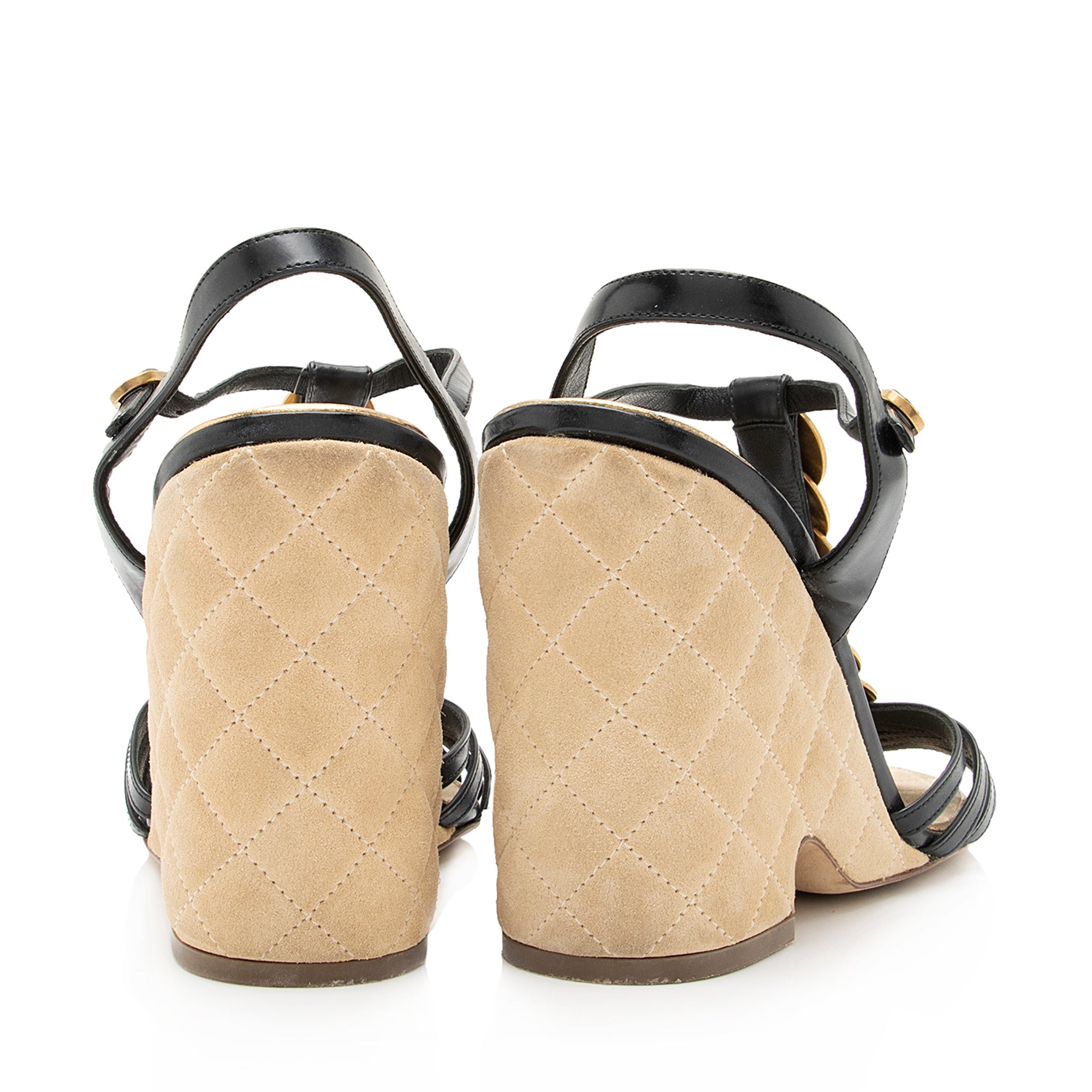 Chanel Patent Leather Quilted Medallion Sandals - Size 8.5 / 38.5 (SHF-thQWhC)