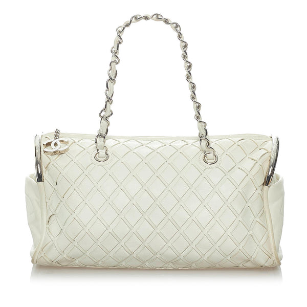 Chanel Ultimate Soft Sombrero Leather Handbag (SHG-33492) – LuxeDH