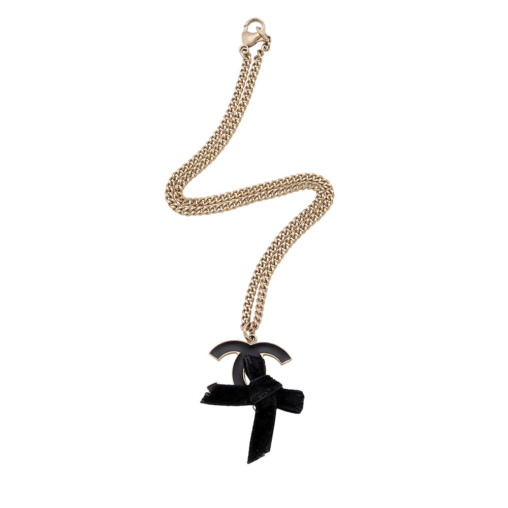Chanel Velvet Bow CC Pendant Necklace (SHF-16744) – LuxeDH