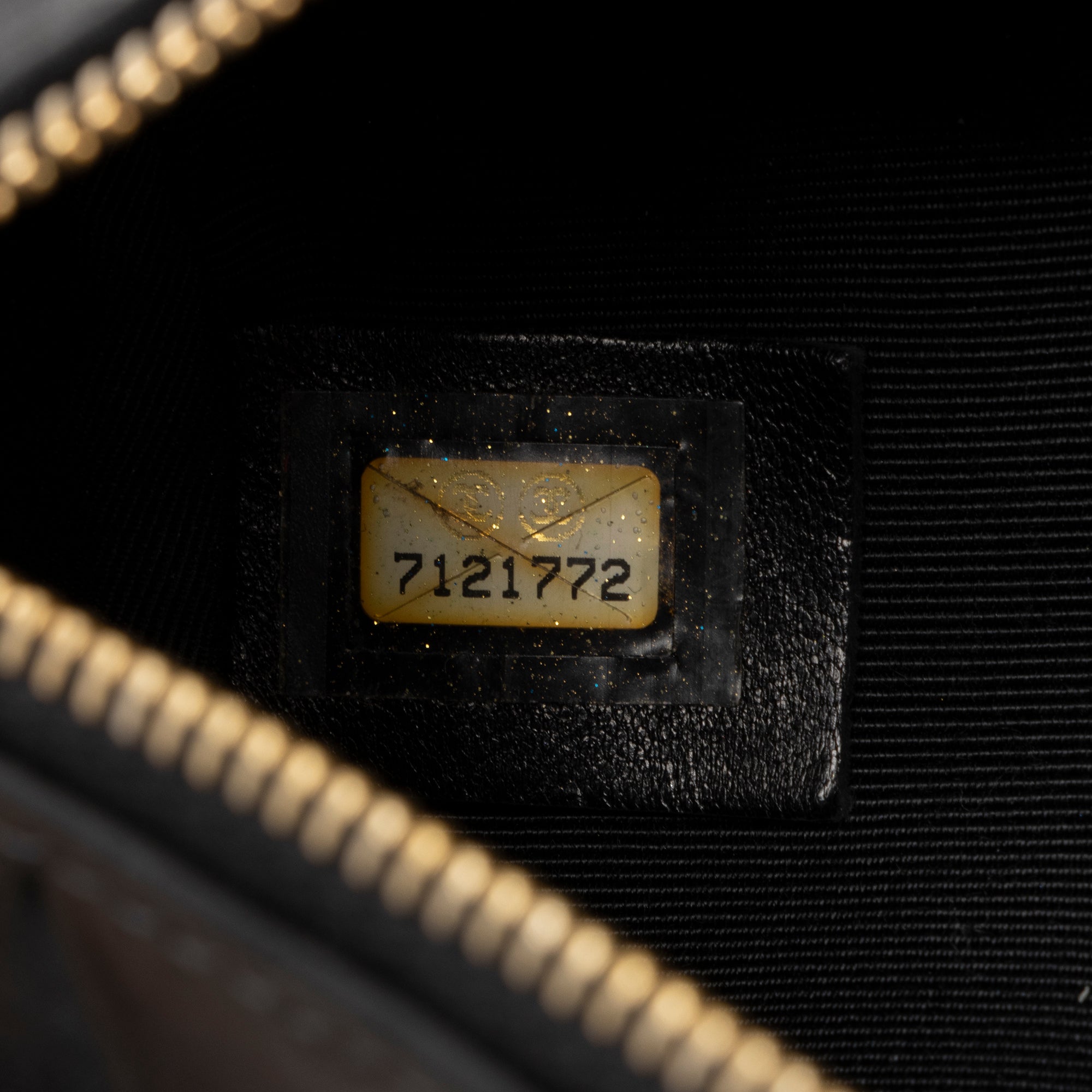 Chanel Vintage Lambskin CC Chocolate Bar Cosmetic Pouch (SHF-Yt3PcN)