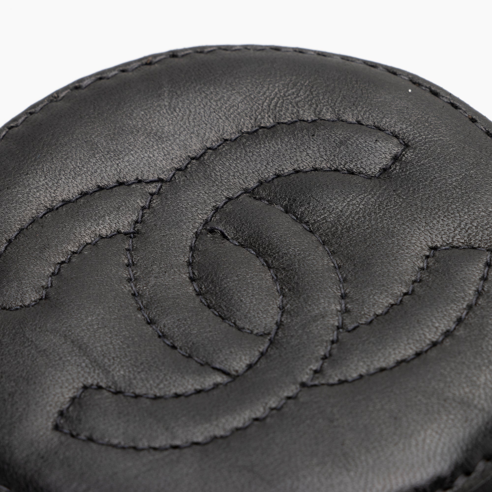 Chanel Vintage Lambskin CC Chocolate Bar Cosmetic Pouch (SHF-Yt3PcN)