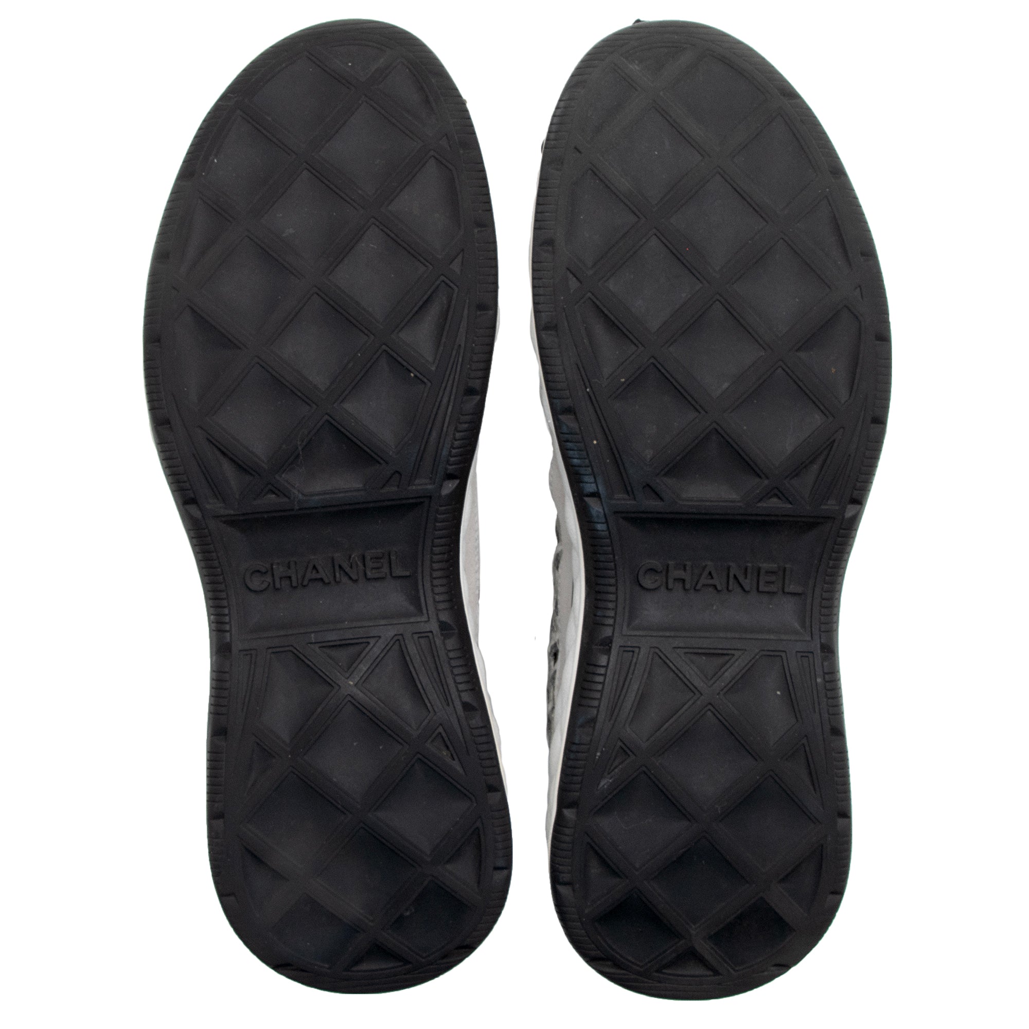 Chanel Suede Calfskin Embroidered CC Sneakers - Size 8 / 38 (SHF-22982)