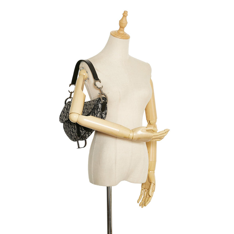 outfit dior mini saddle bag