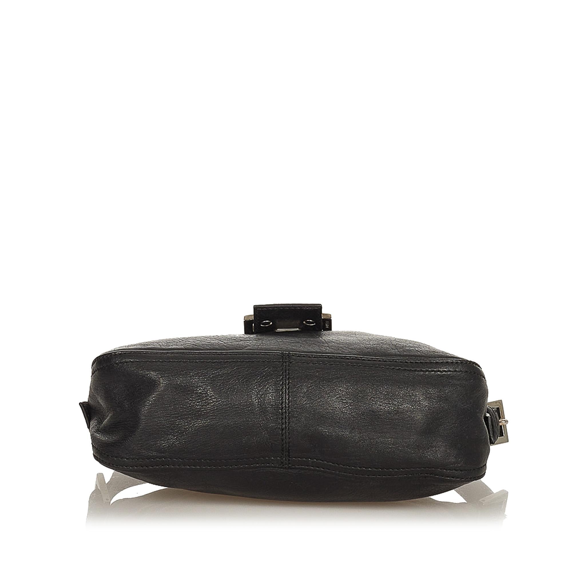 Fendi Leather Baguette (SHG-26236)