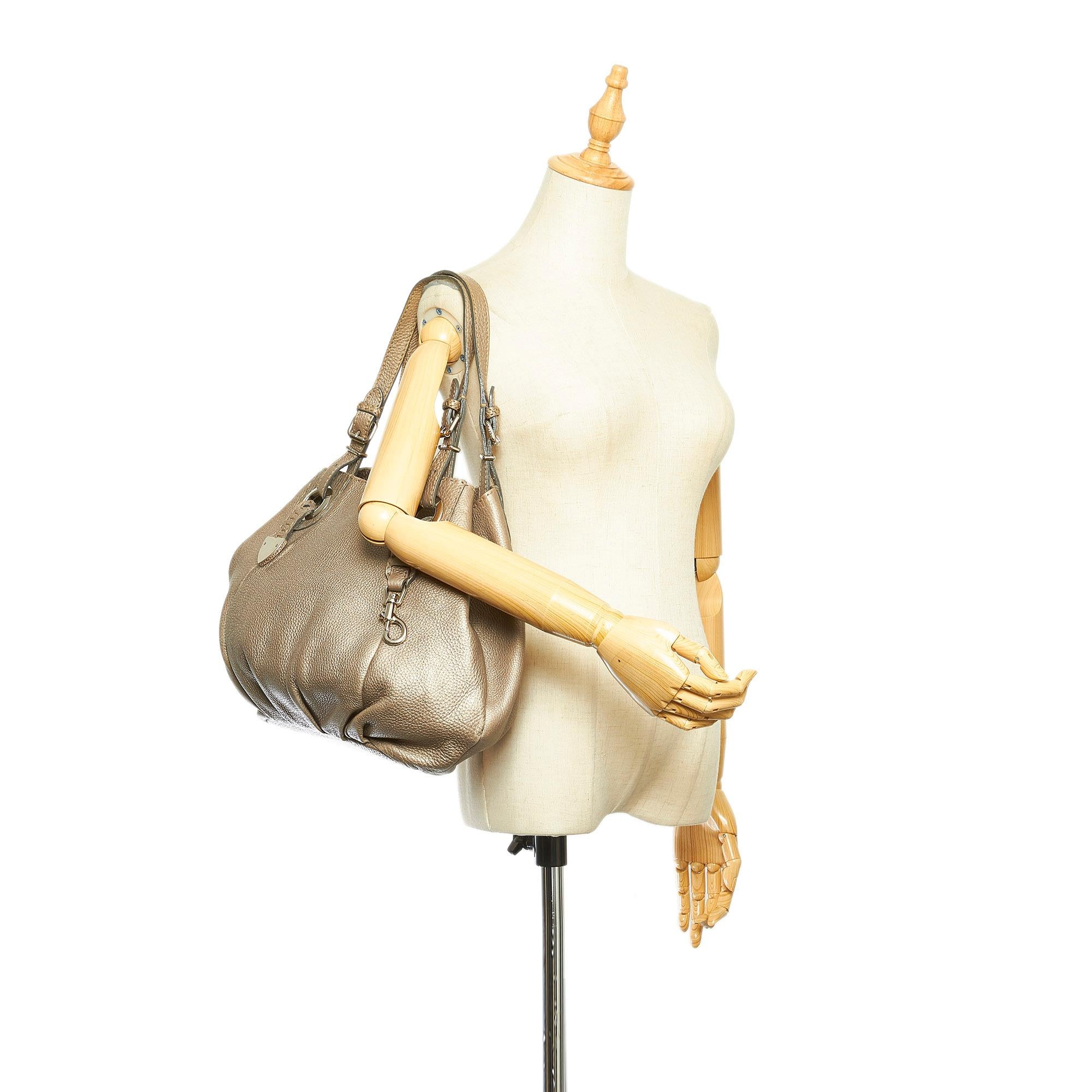 Fendi Selleria Leather Shoulder Bag (SHG-31688)