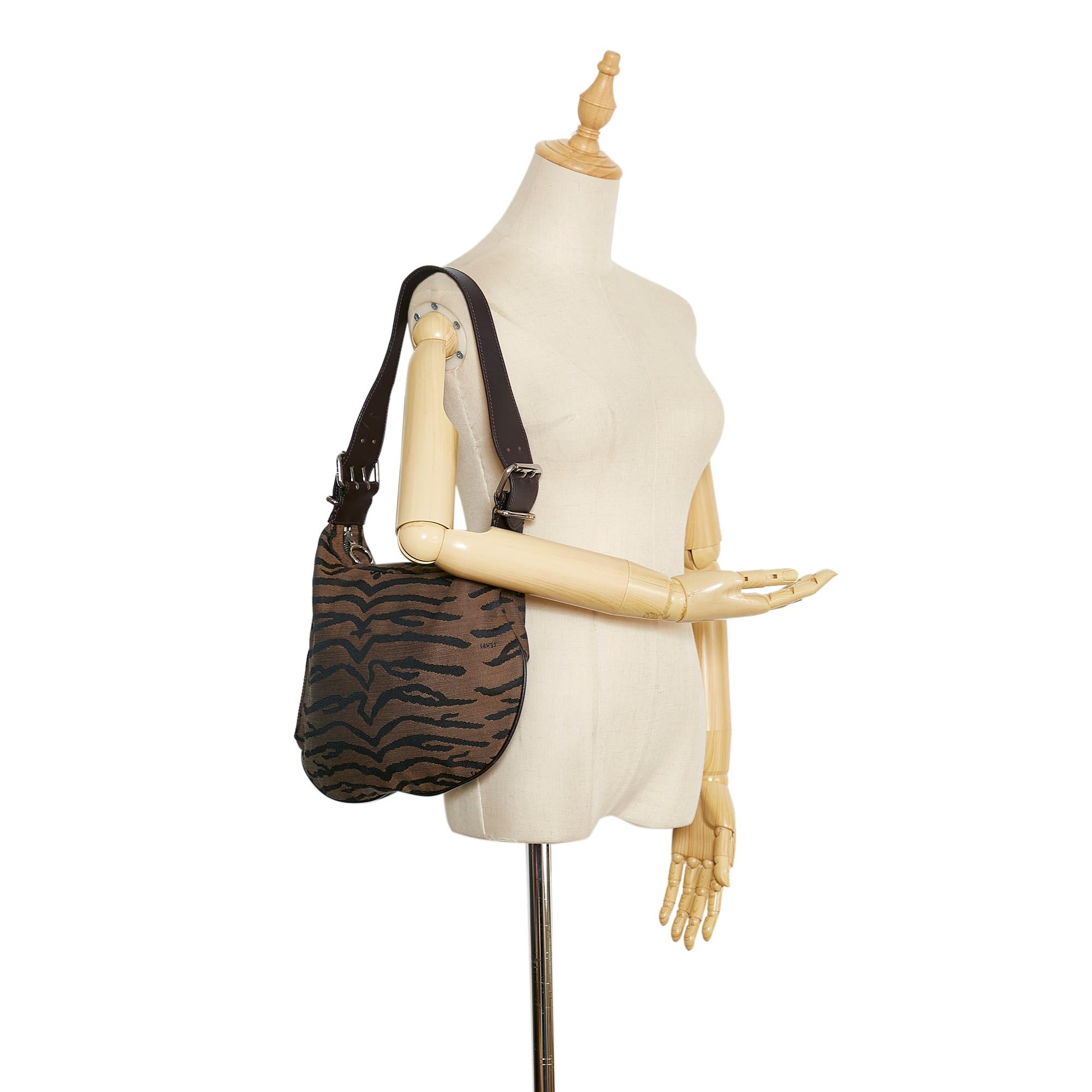 Fendi Zebra Print Oyster (SHG-CayGQz)