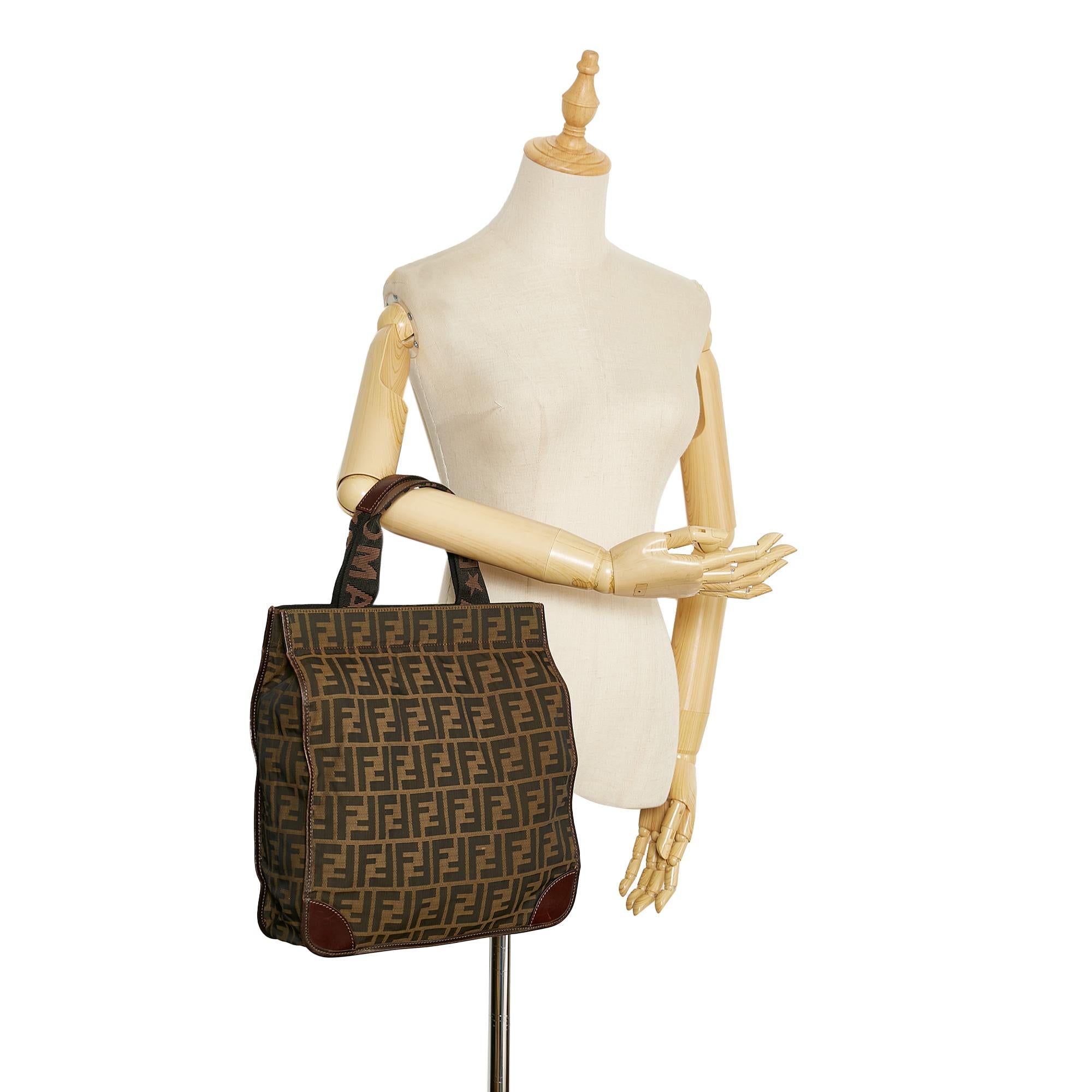 Fendi Zucca Tote Bag (SHG-EVPIF4)