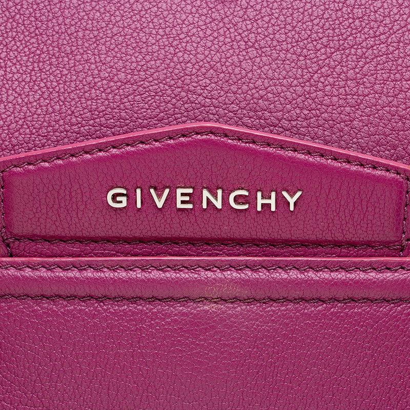 Givenchy Goatskin Antigona Envelope Medium Clutch (SHF-13962)