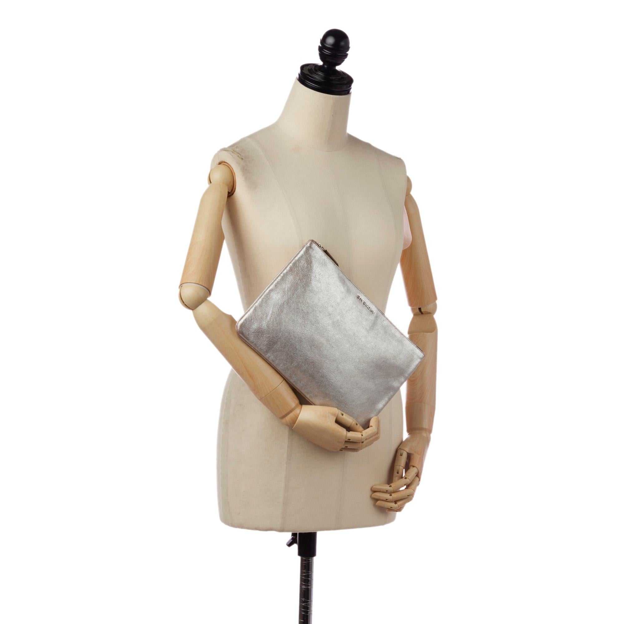 Givenchy Leather Clutch (SHG-31594)