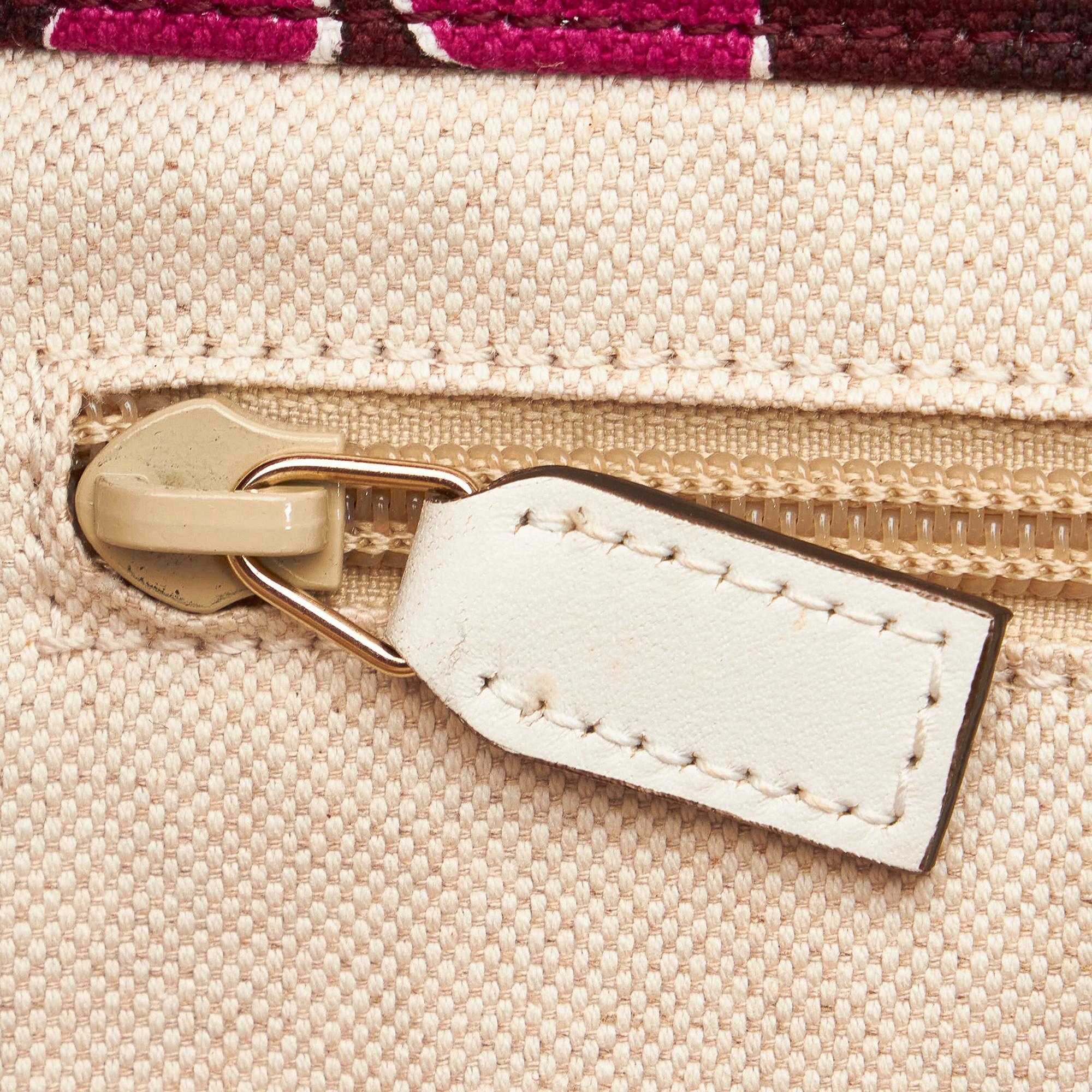 Gucci Canvas Heartbeat Tote Bag (SHG-28908)