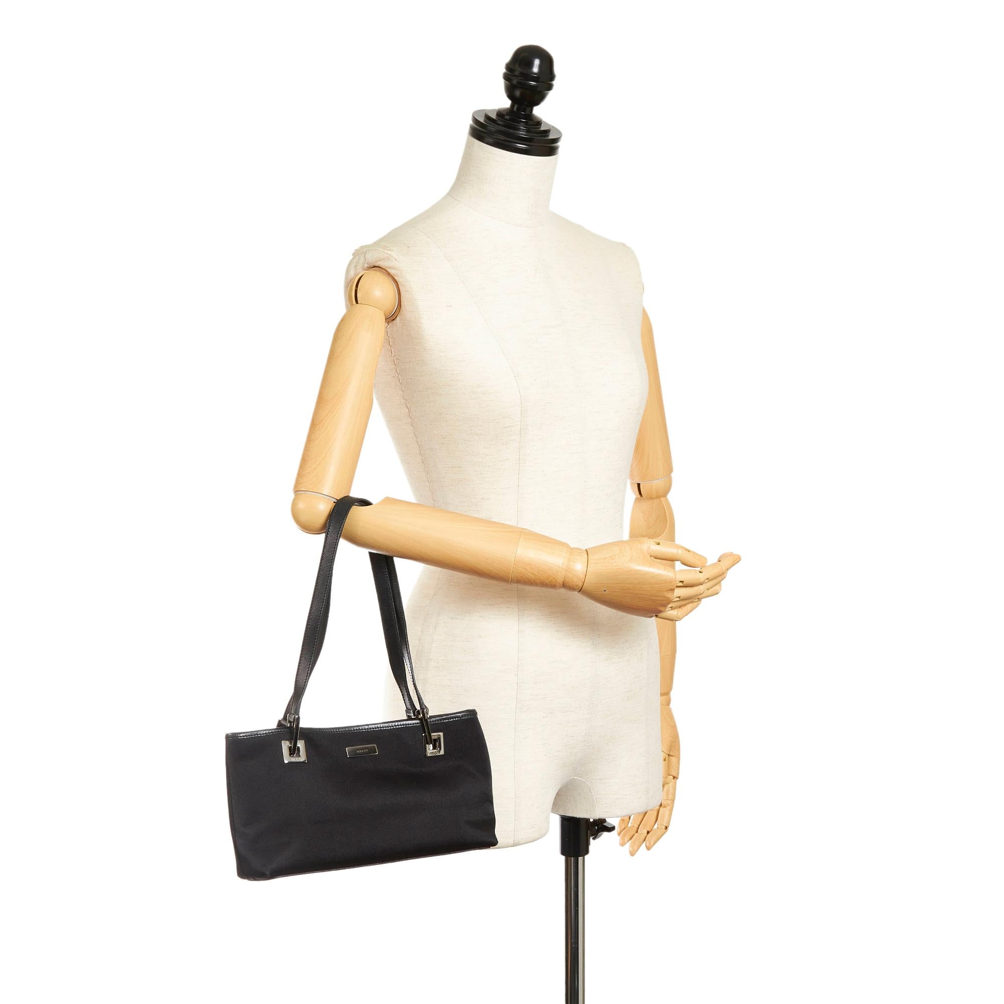 Gucci Canvas Shoulder Bag (SHG-34674)