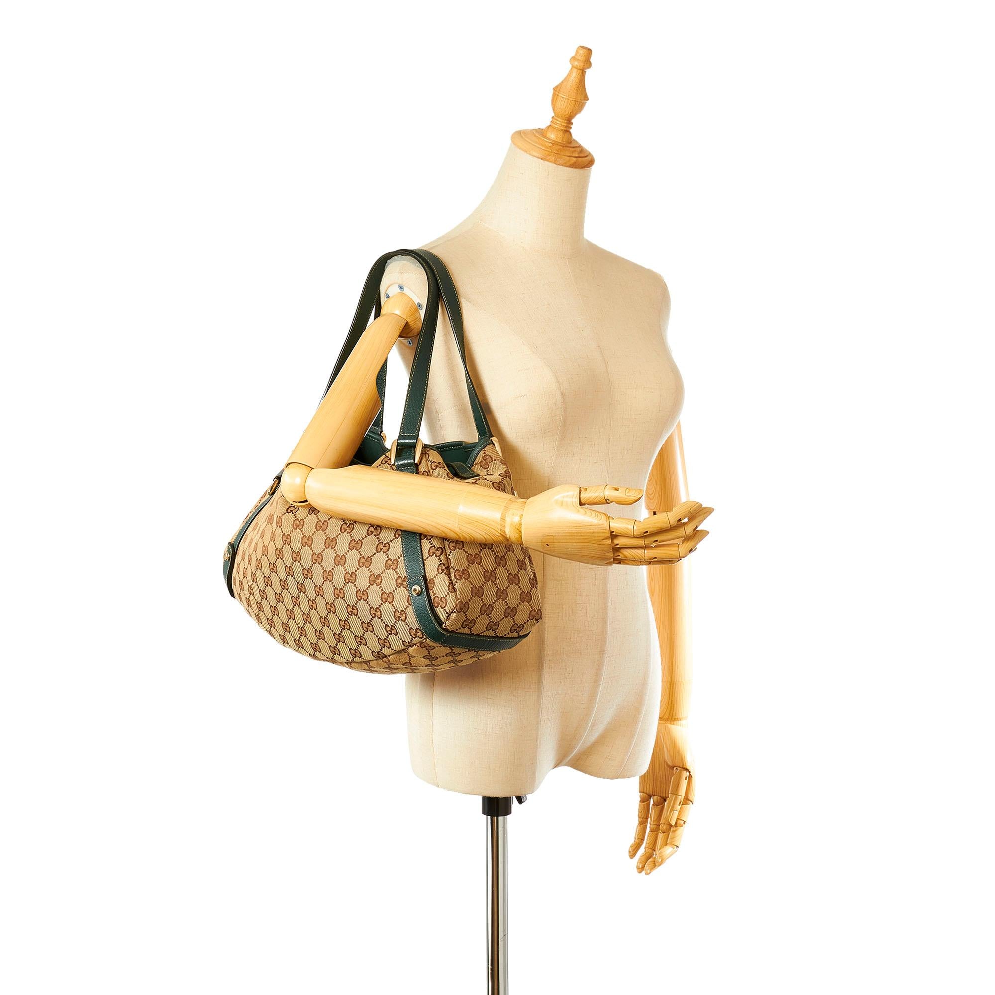 Gucci GG Canvas Pelham Shoulder Bag (SHG-22642)