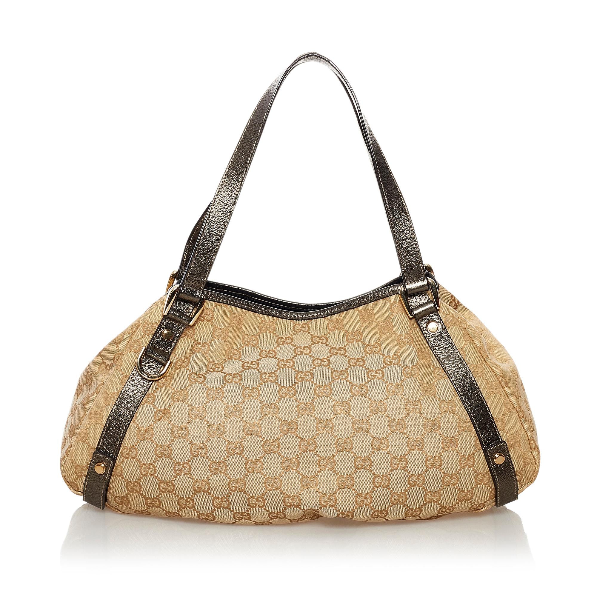 Gucci GG Canvas Pelham Shoulder Bag (SHG-34744)