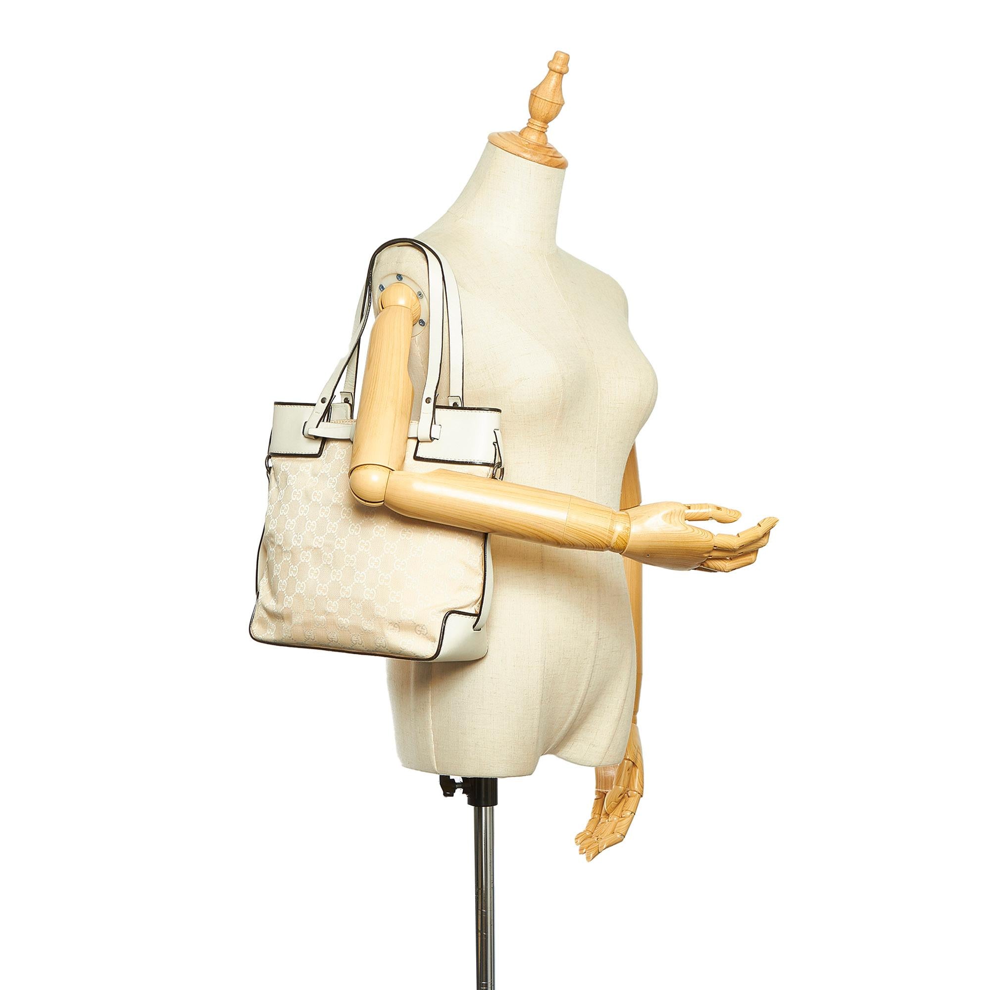 Gucci GG Canvas Tote Bag (SHG-32361)