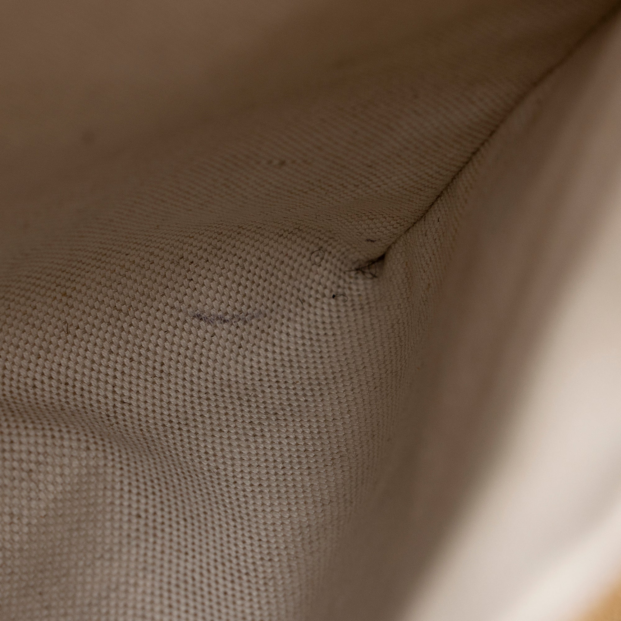 Gucci GG Supreme Fake/Not Medium Day Backpack (SHF-22255)