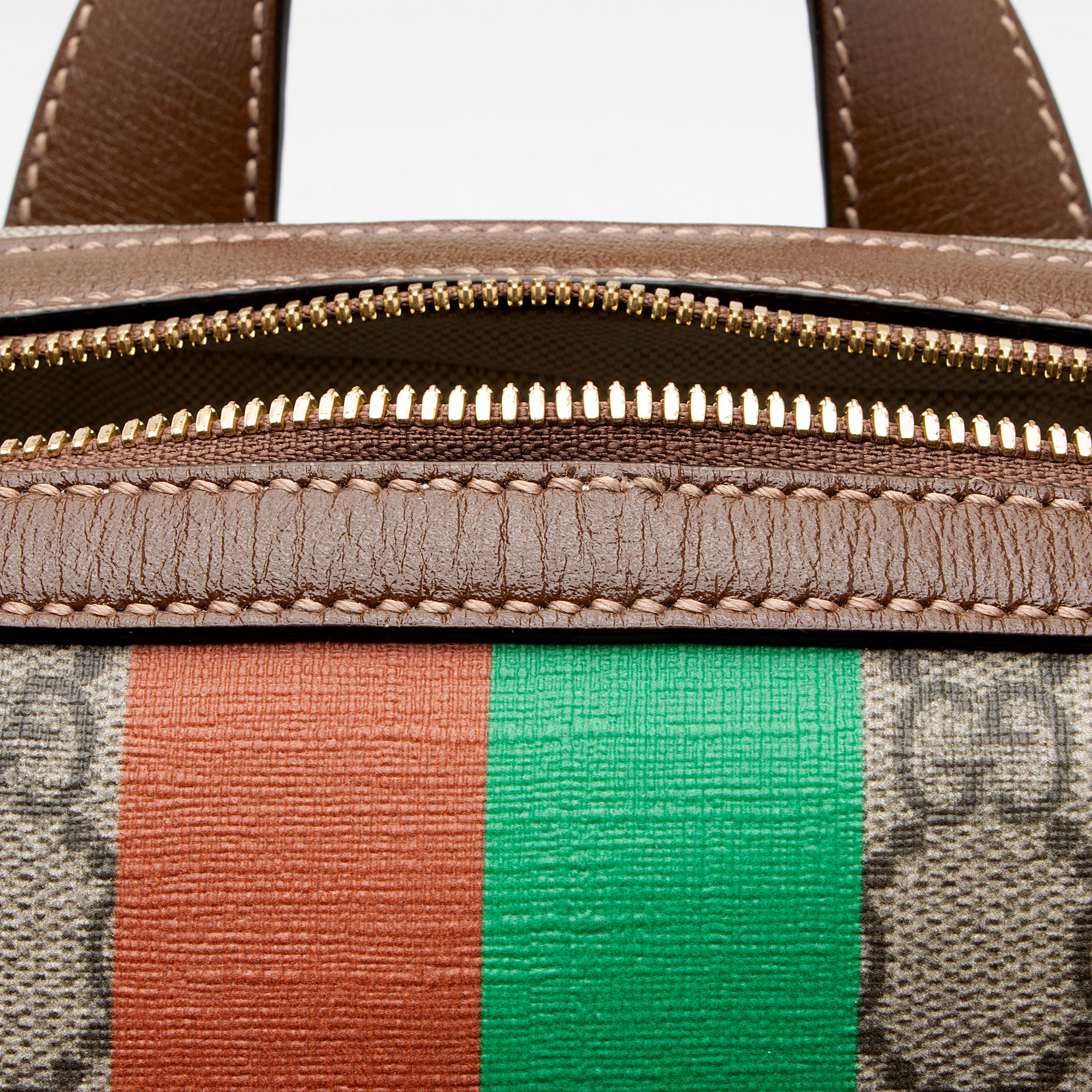 Gucci GG Supreme Fake/Not Medium Day Backpack (SHF-22255)