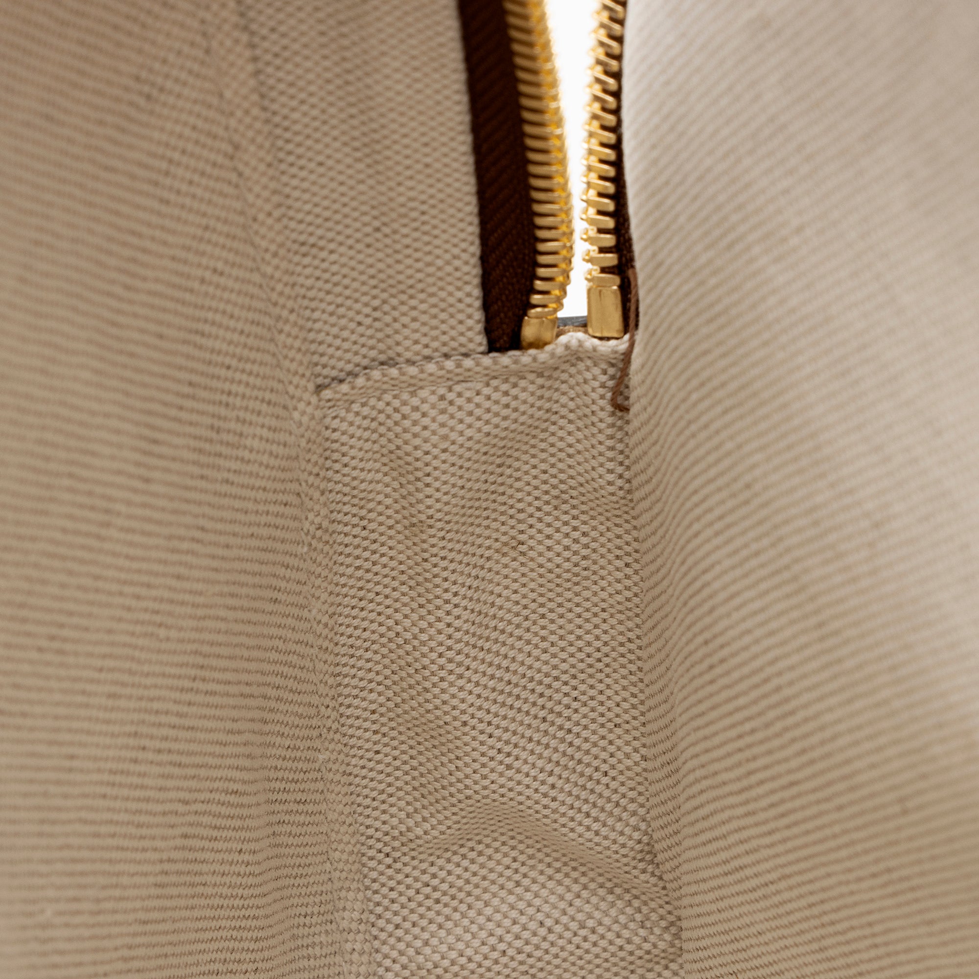 Gucci GG Supreme Fake/Not Medium Day Backpack (SHF-22255)