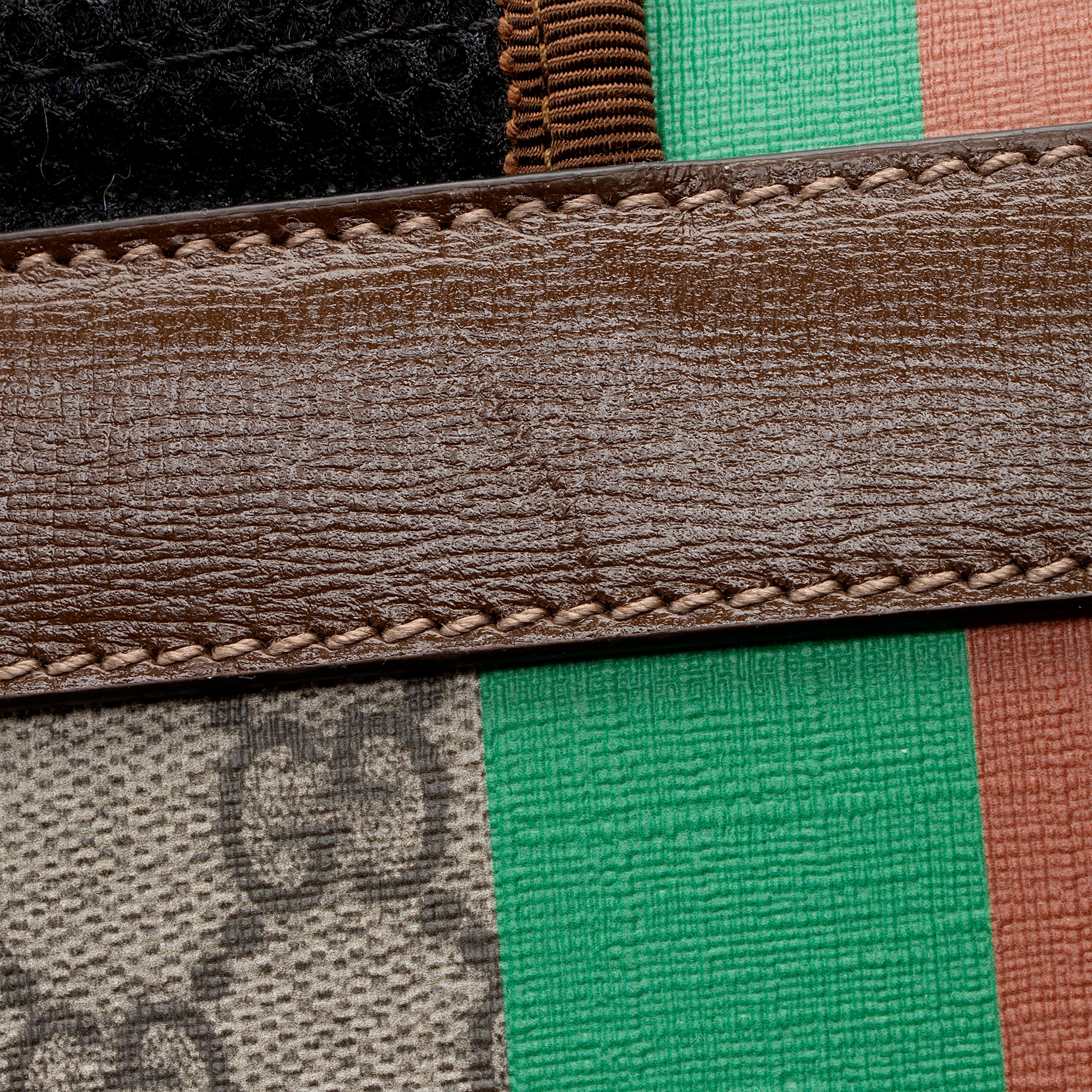 Gucci GG Supreme Fake/Not Medium Day Backpack (SHF-22255)