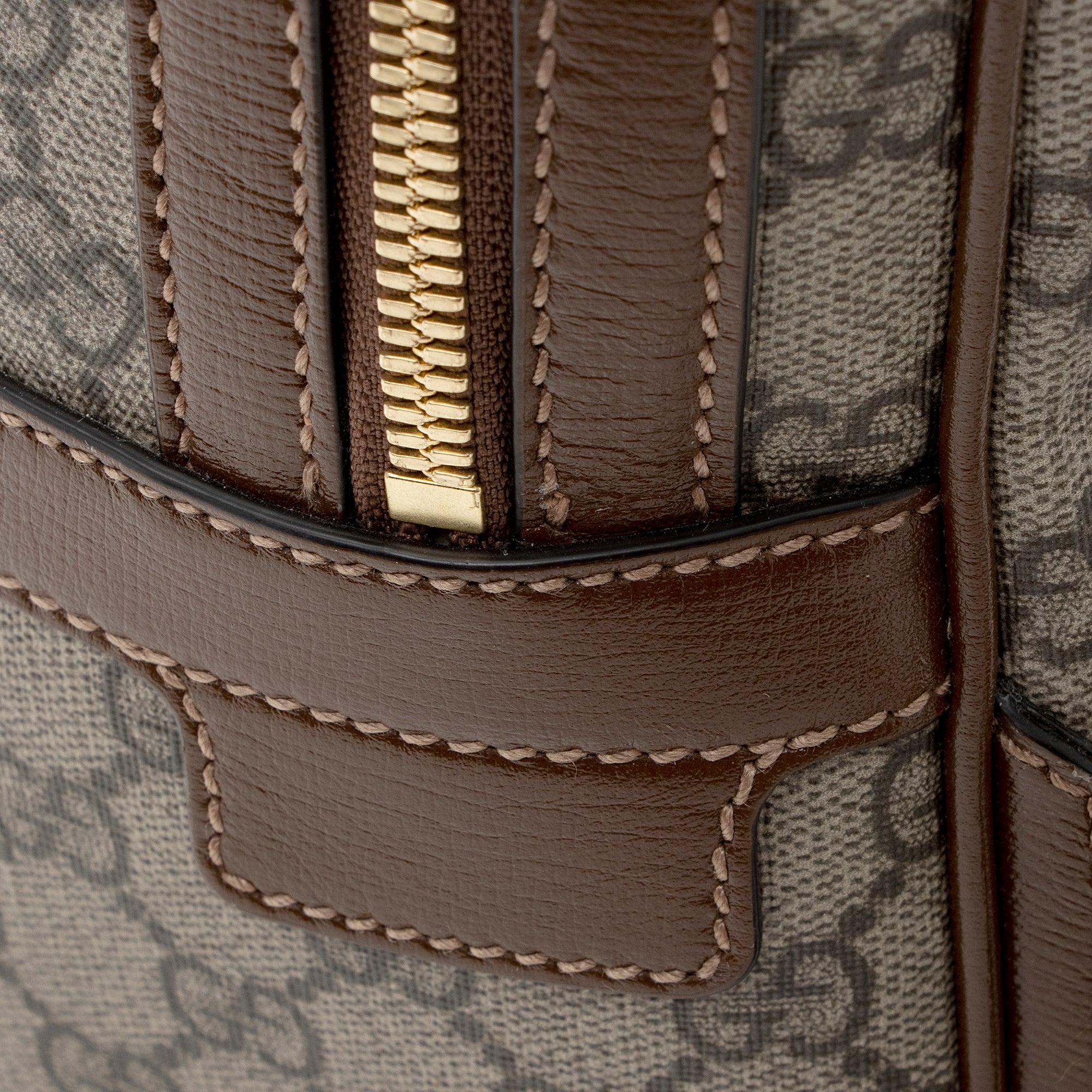 Gucci GG Supreme Fake/Not Medium Day Backpack (SHF-22255)