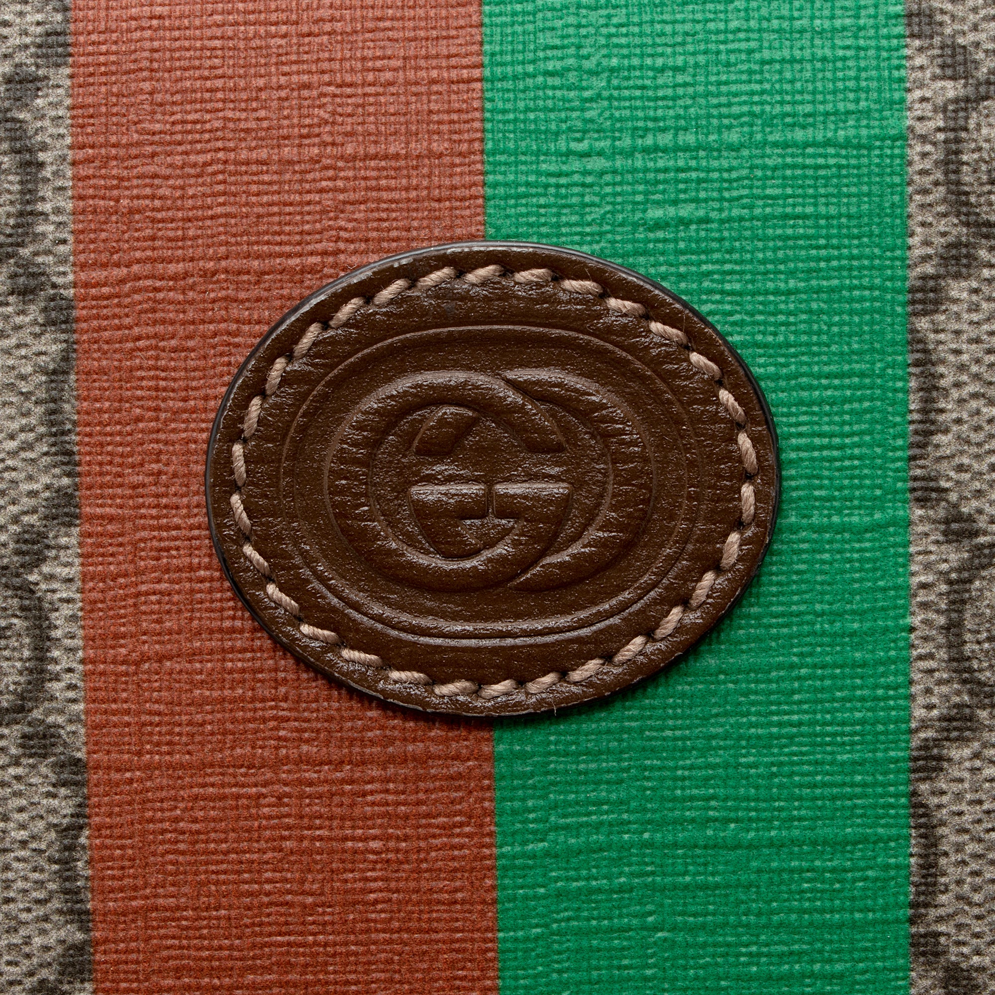 Gucci GG Supreme Fake/Not Medium Day Backpack (SHF-22255)