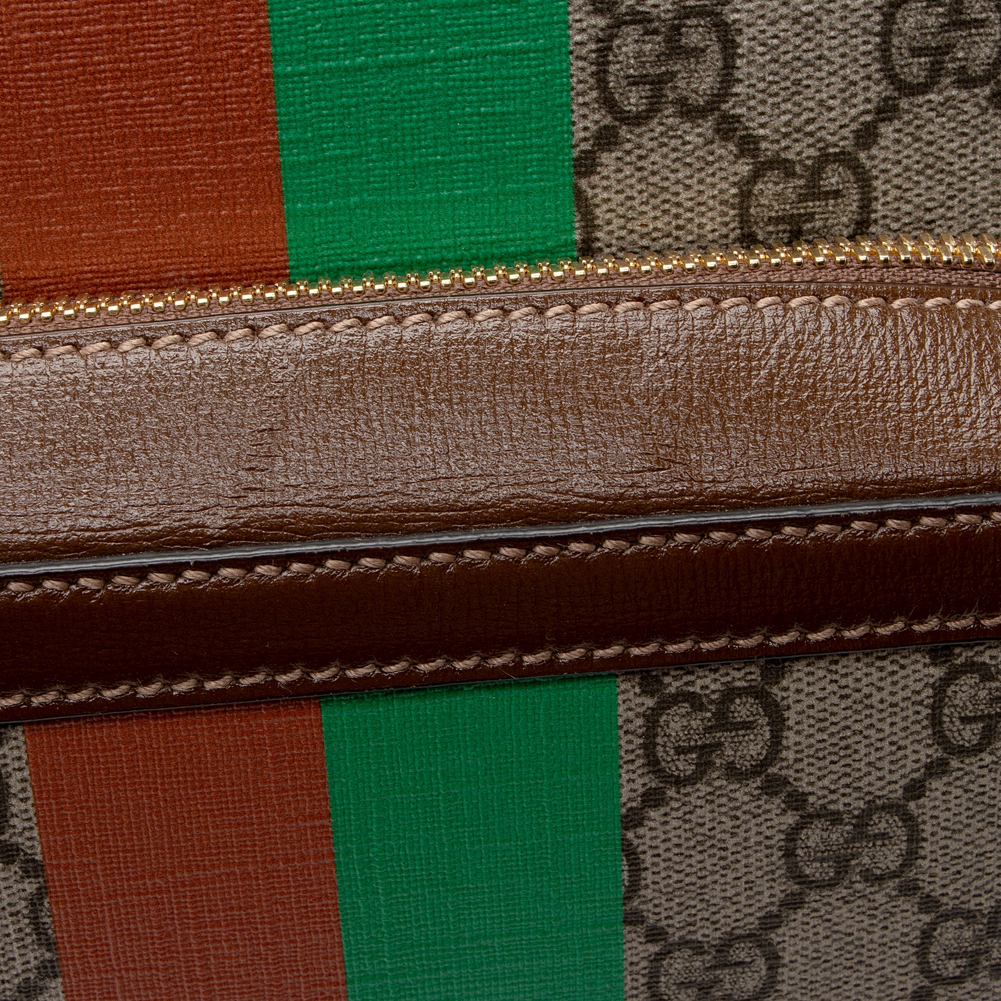 Gucci GG Supreme Fake/Not Medium Day Backpack (SHF-22255)