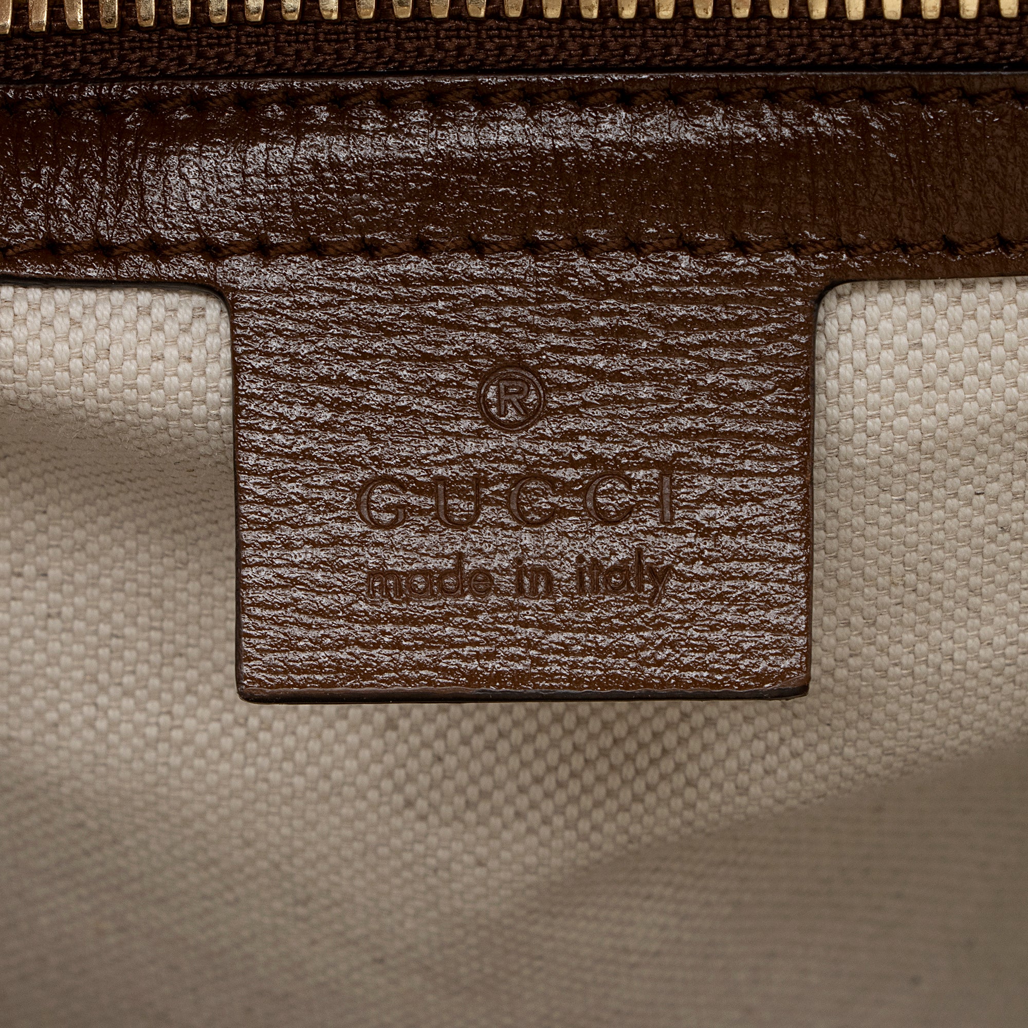 Gucci GG Supreme Fake/Not Medium Day Backpack (SHF-22255)