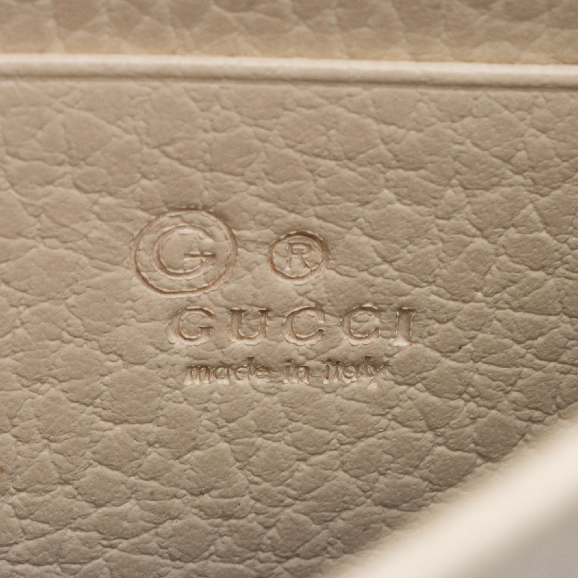 Gucci Grained Calfskin Interlocking G Chain Wallet (SHF-2ZPmCK)