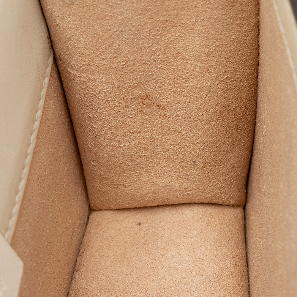 Gucci Leather Sylvie Super Mini Bag (SHF-19428)