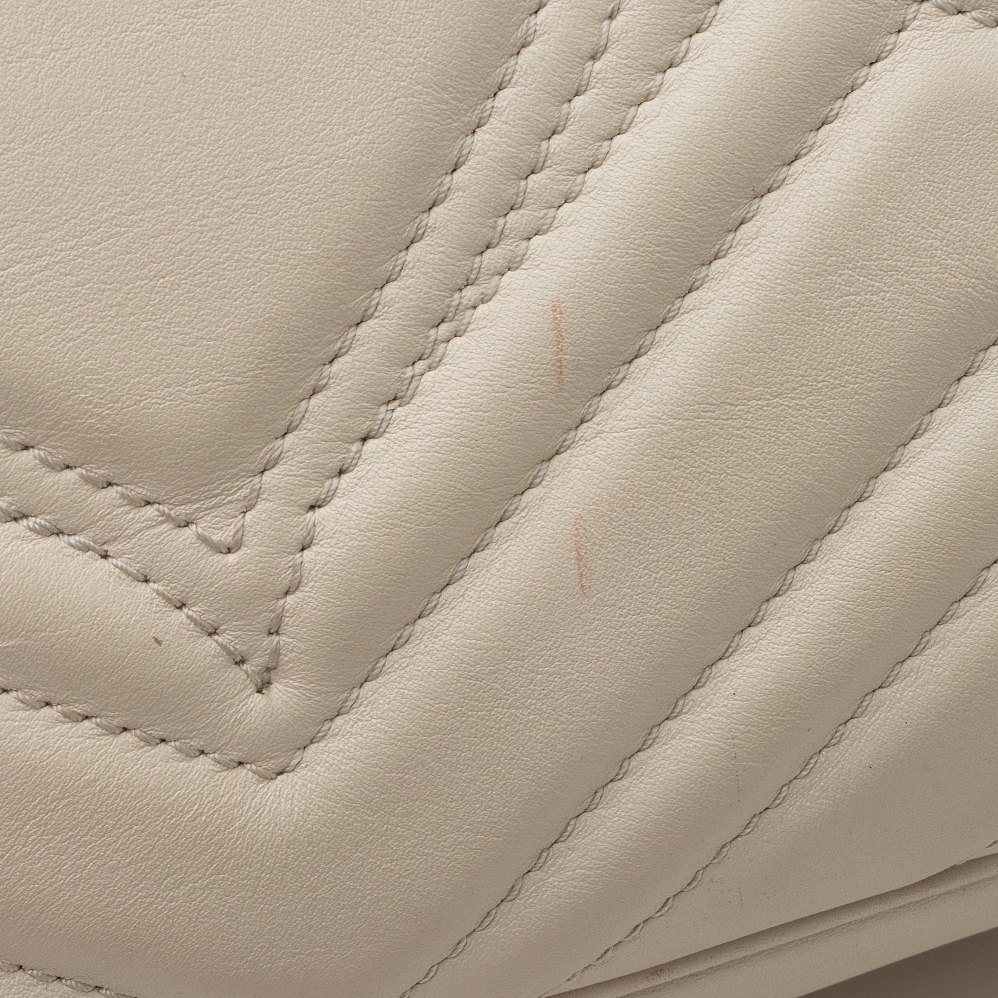 Gucci Matelasse Leather GG Marmont Medium Shoulder Bag (SHF-22422)