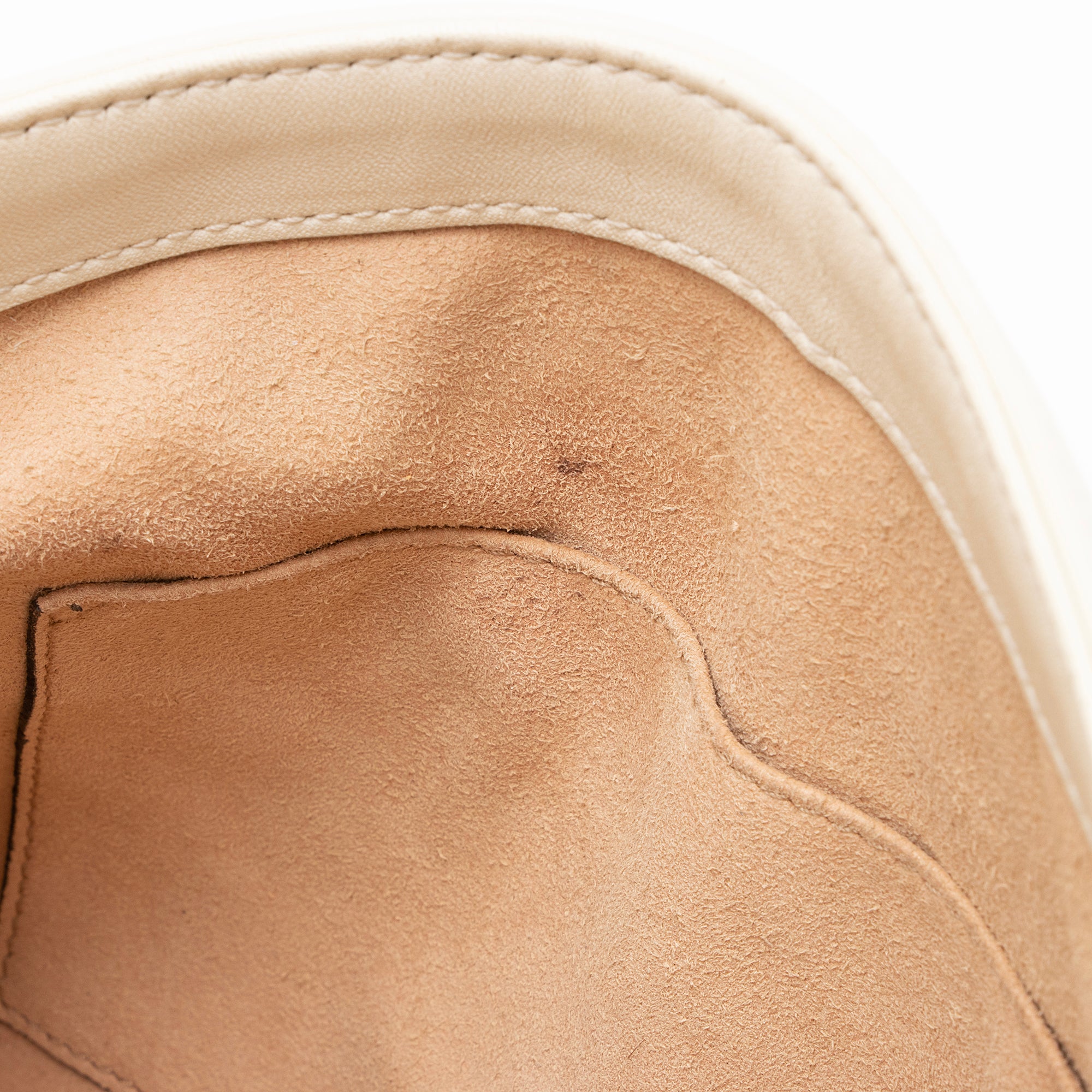 Gucci Matelasse Leather GG Marmont Medium Shoulder Bag (SHF-22422)