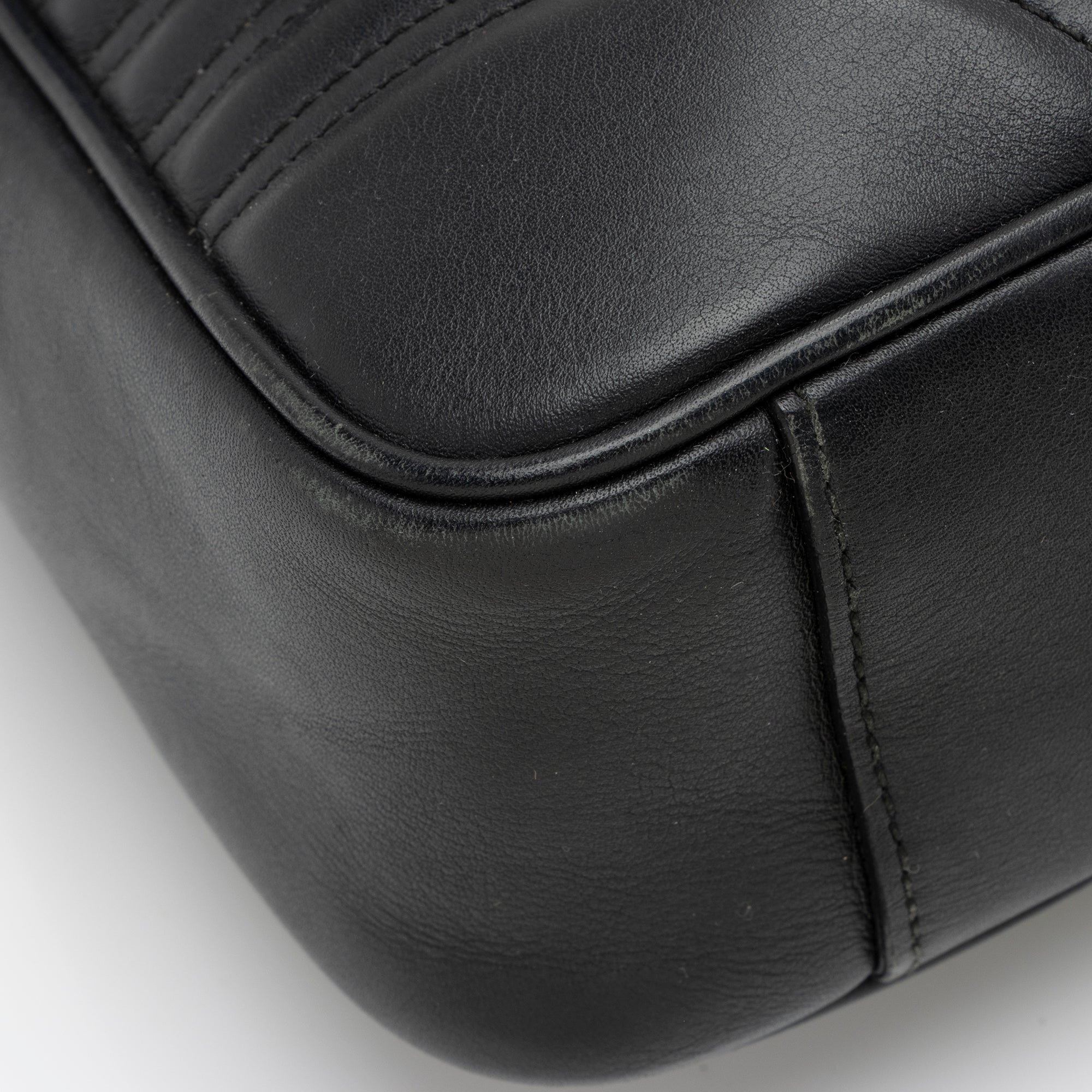 Gucci Matelasse Leather GG Marmont Medium Shoulder Bag (SHF-23834)