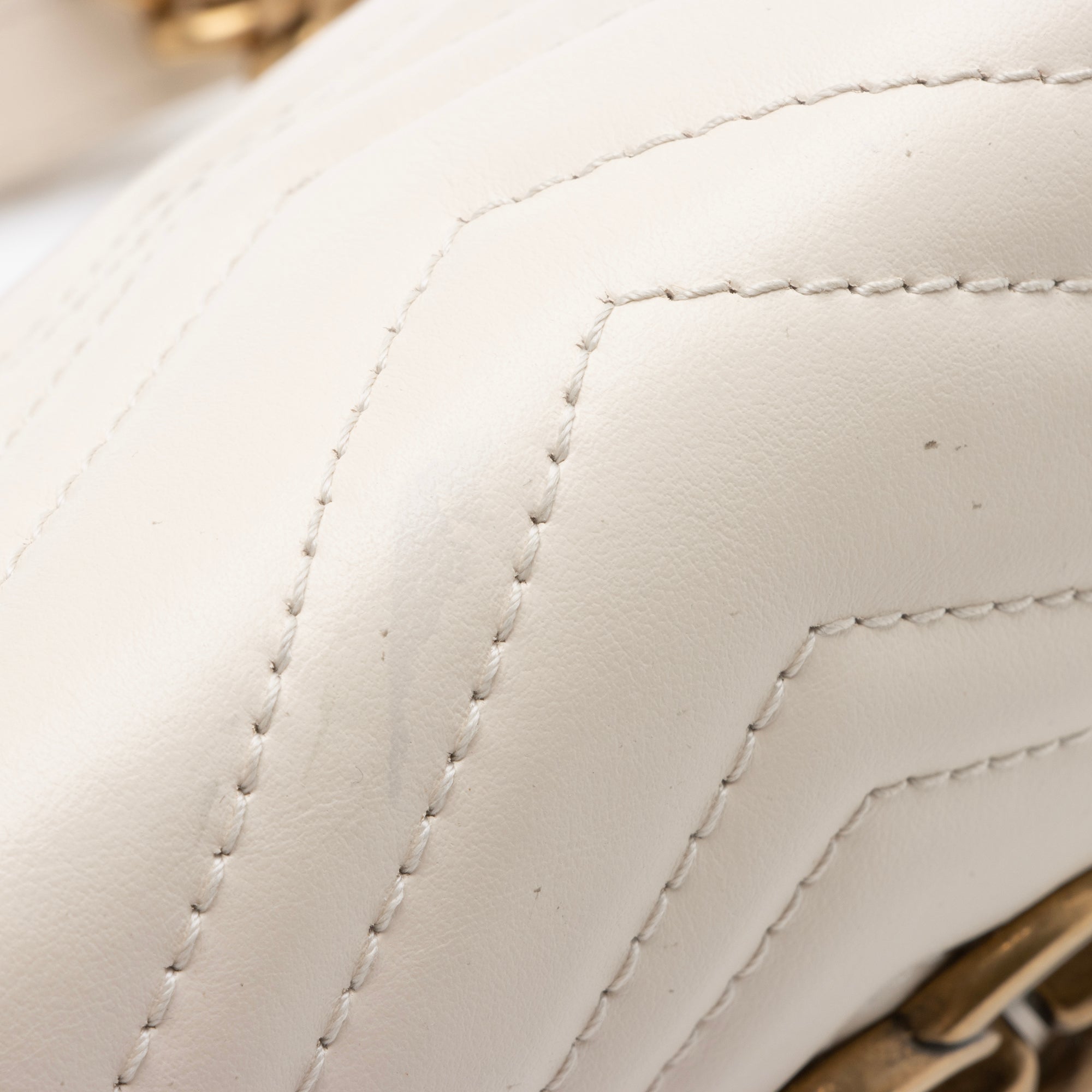 Gucci Matelasse Leather GG Marmont Mini Shoulder Bag (SHF-nrvxzd)