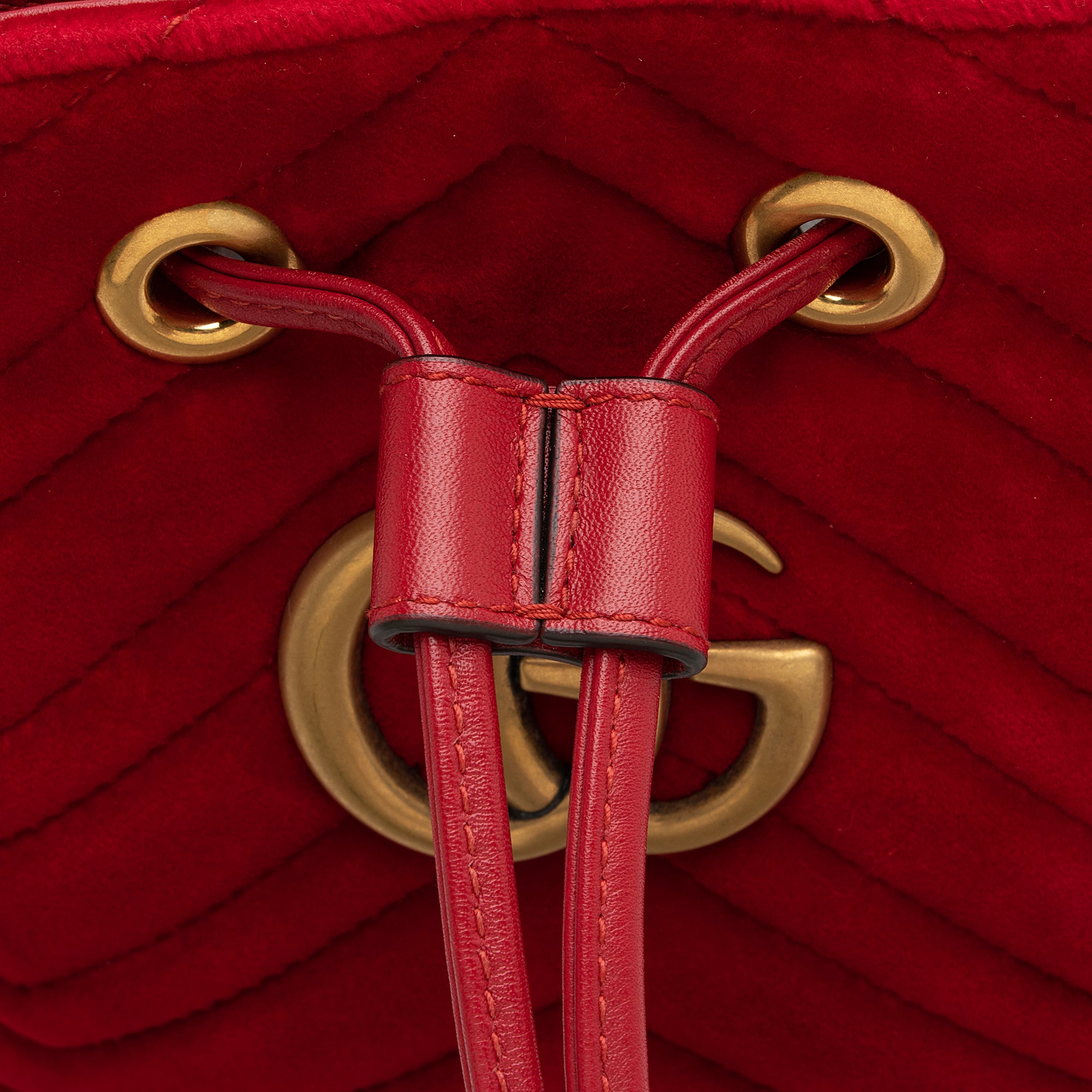 Gucci Matelasse Velvet GG Marmont Bucket Bag (SHF-22829)