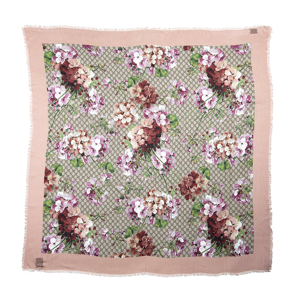 【新品】　大判140×140 希少フラワー柄【GUCCI】 Gucci Modal Silk GG Supreme Blooms 140cm Scarf (SHF-21517)