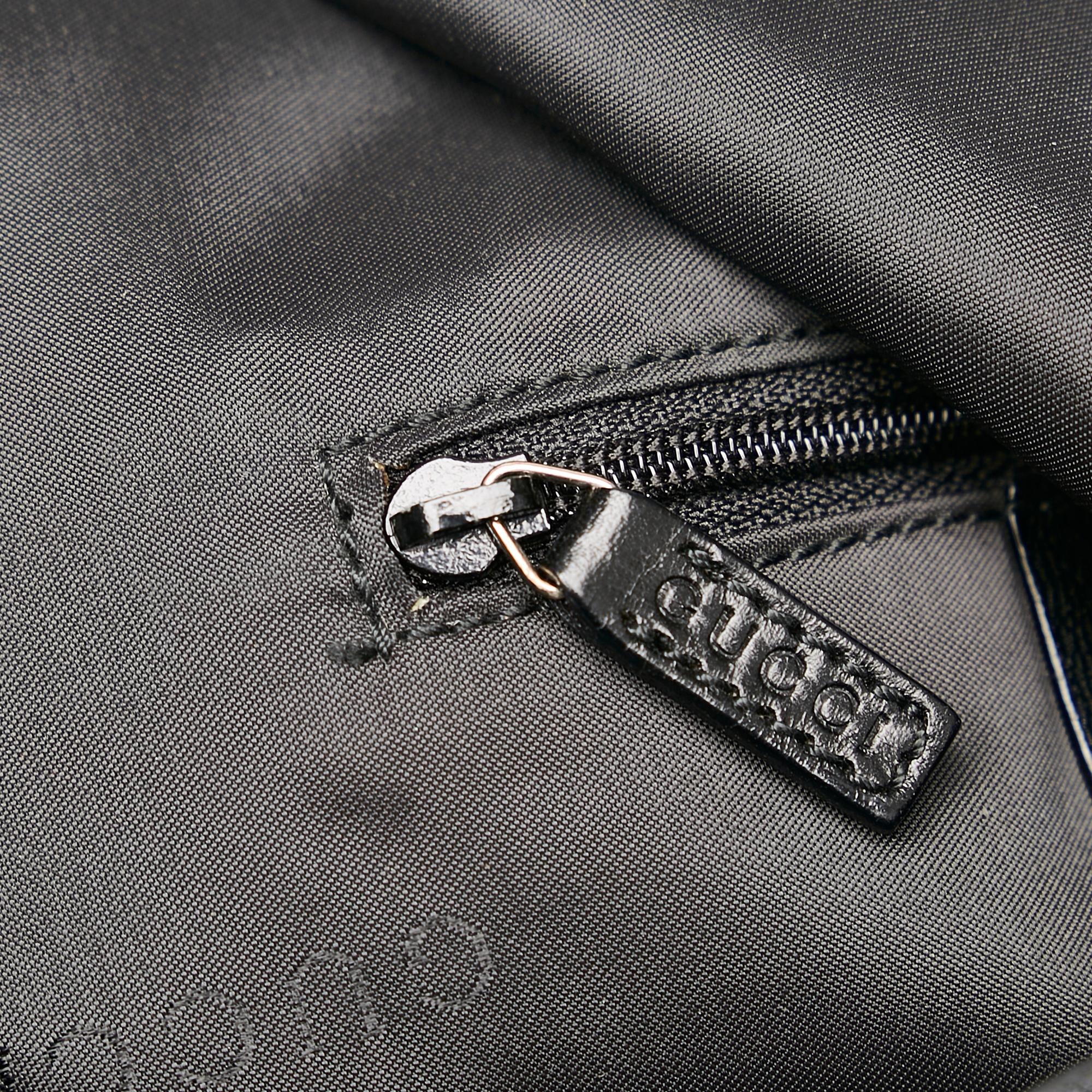 Gucci Nylon Shoulder Bag (SHG-29187)