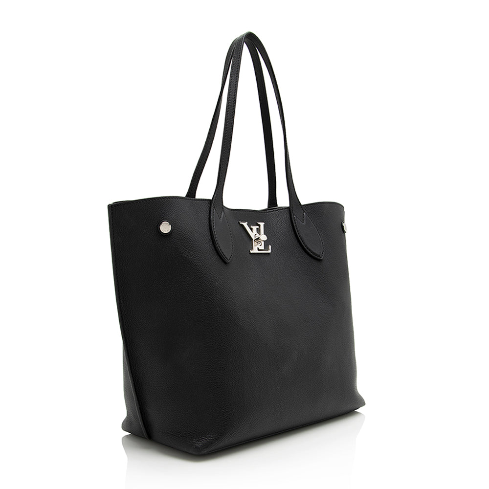 Louis Vuitton Lock Me Go グレイン トート Louis Vuitton LockMe Go Tote - Luxe Du Jour