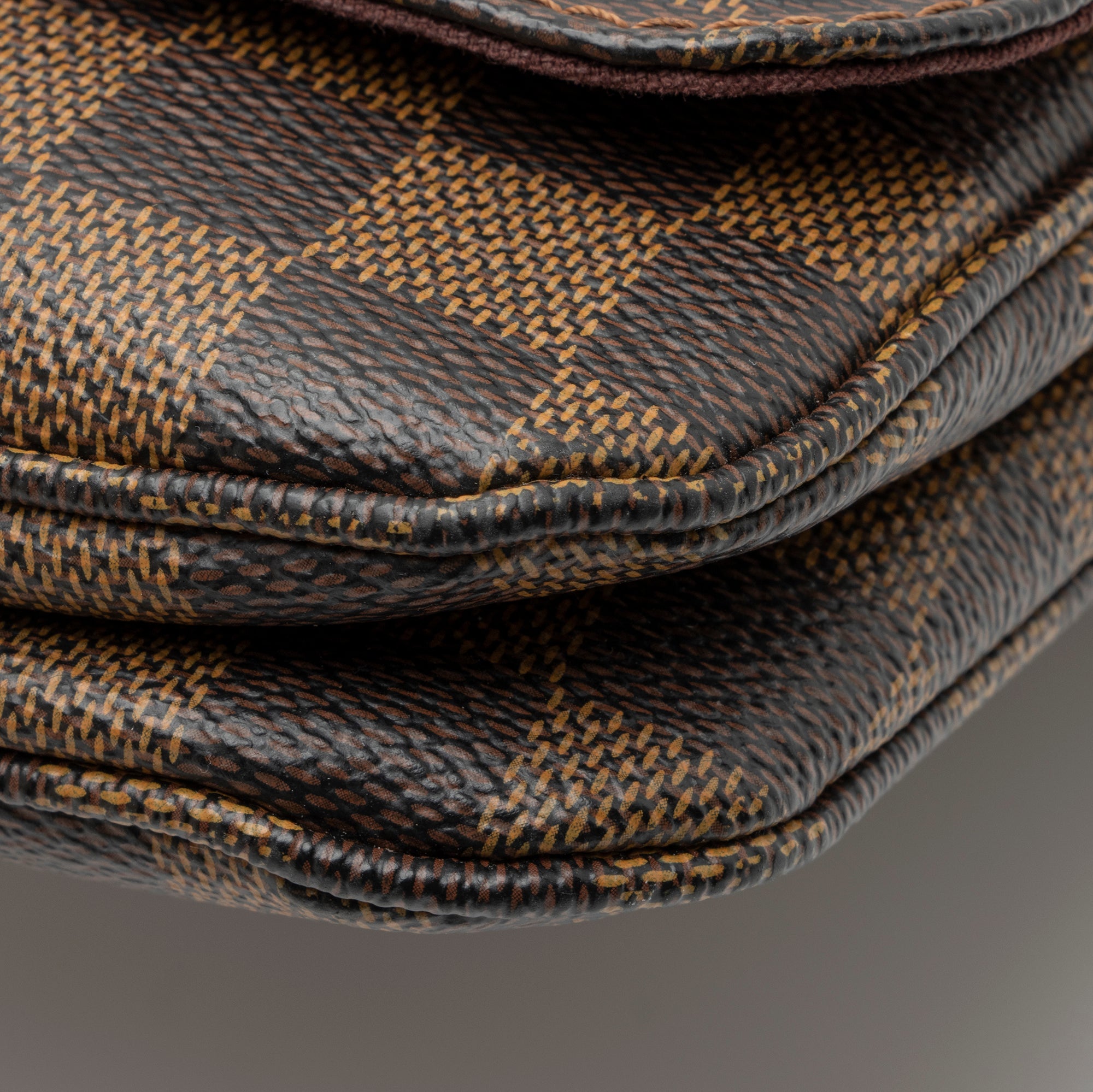 Louis Vuitton Damier Ebene Hoxton GM Shoulder Bag (SHF-23763)