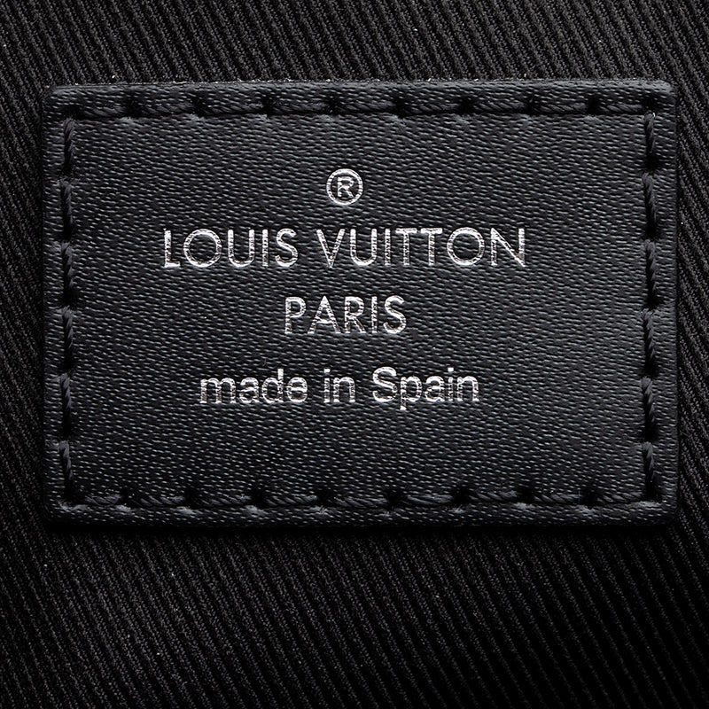 Louis Vuitton Damier Graphite District MM Messenger Bag (SHF-19605)
