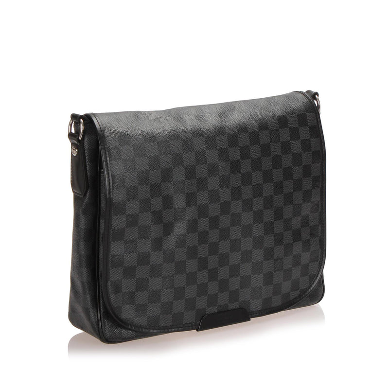 Louis Vuitton Damier Graphite District MM Messenger Bag (SHG-12915
