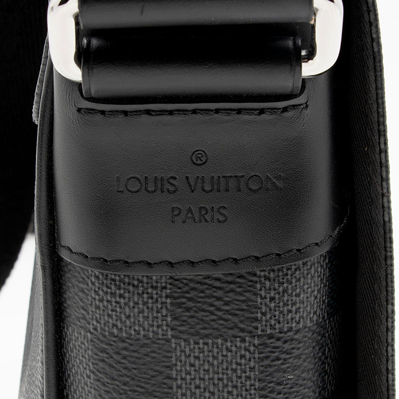 Louis Vuitton Damier Graphite District PM Messenger Bag (SHF-18831)