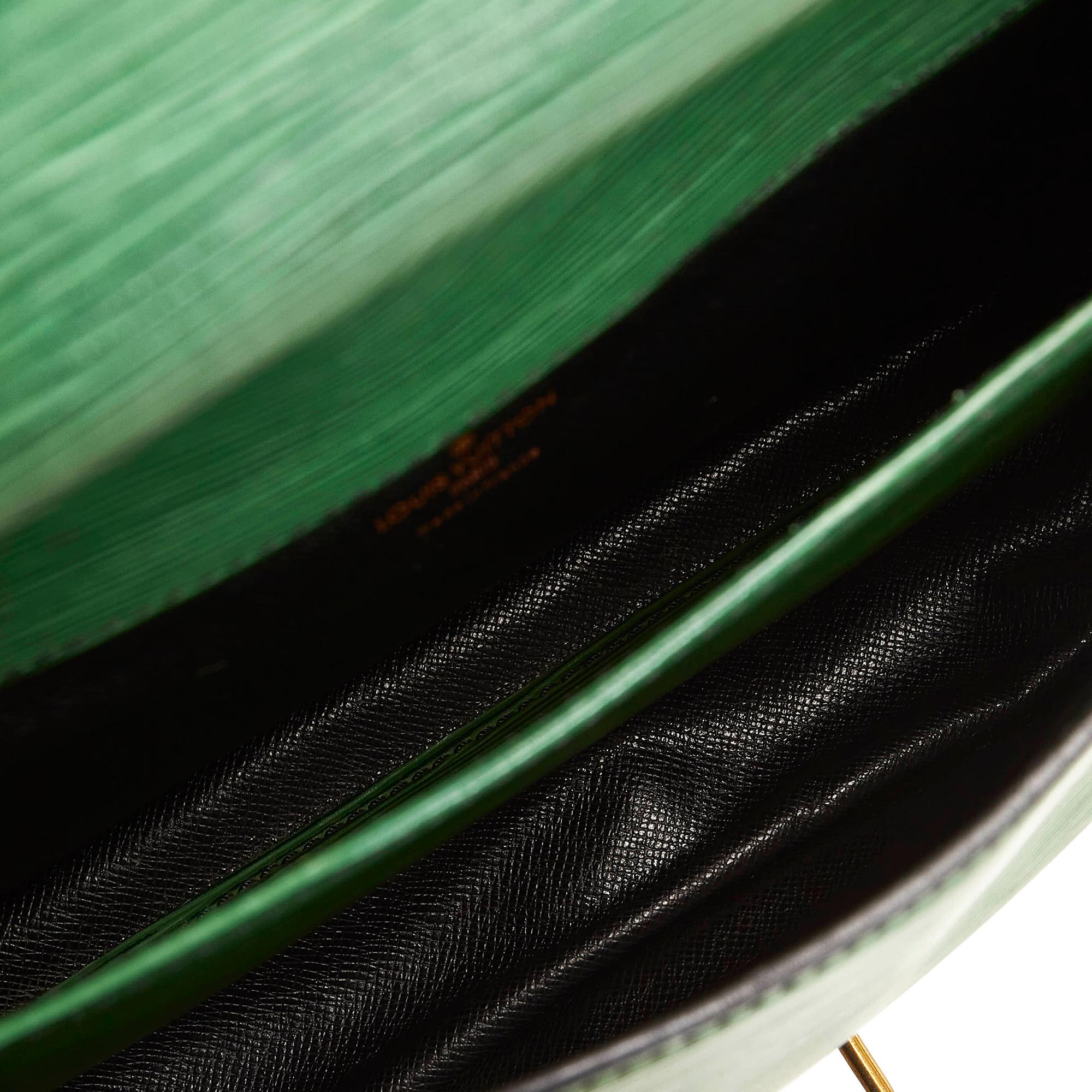 Louis Vuitton Epi Cartouchiere MM (SHG-34784)